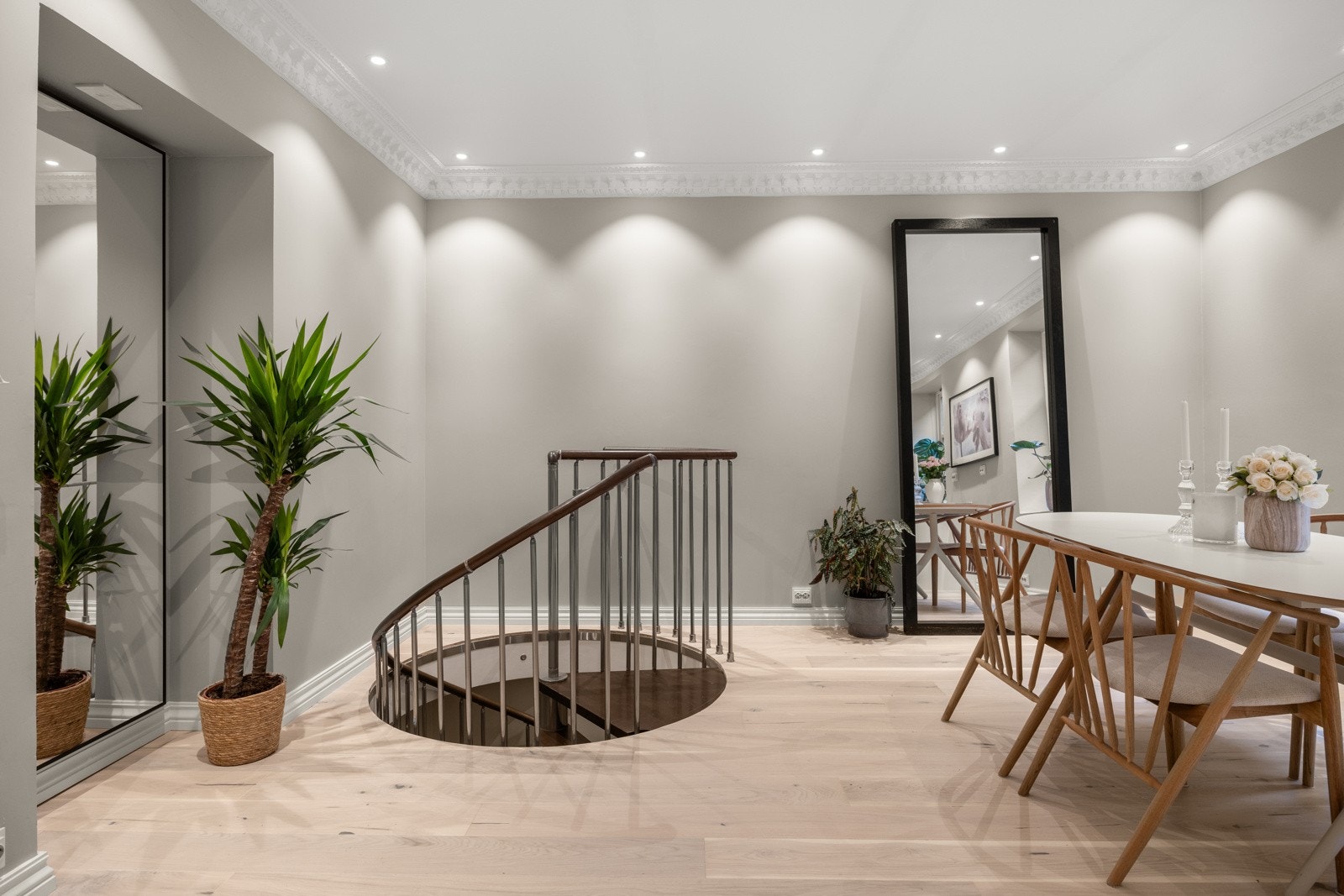 - Evt. mulighet for sofaseksjon med tilhørende møblement - Galleribilde