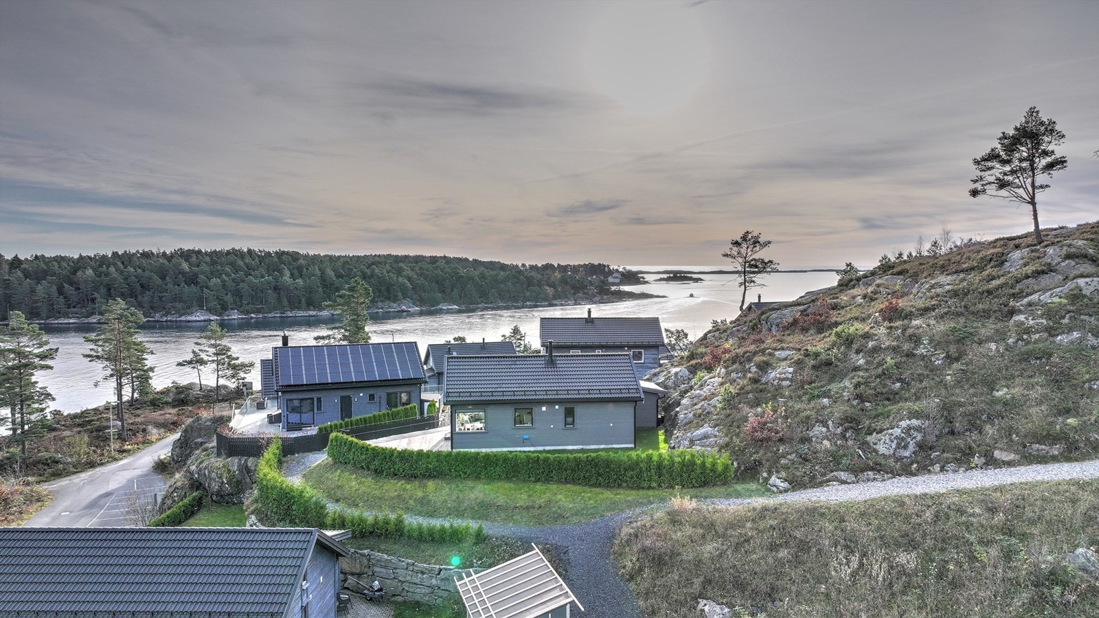 Det er gangvei forbi som er åpen for allmennheten Galleribilde