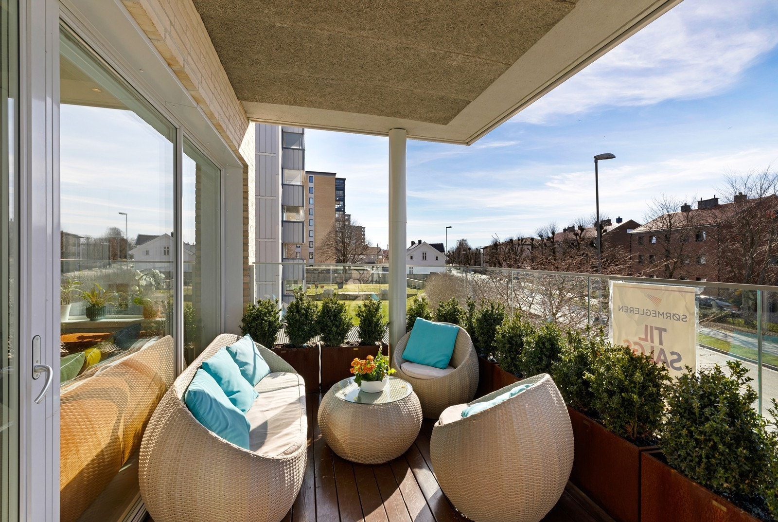 Balkong hvor deilige sommerdager kan nytes' Galleribilde