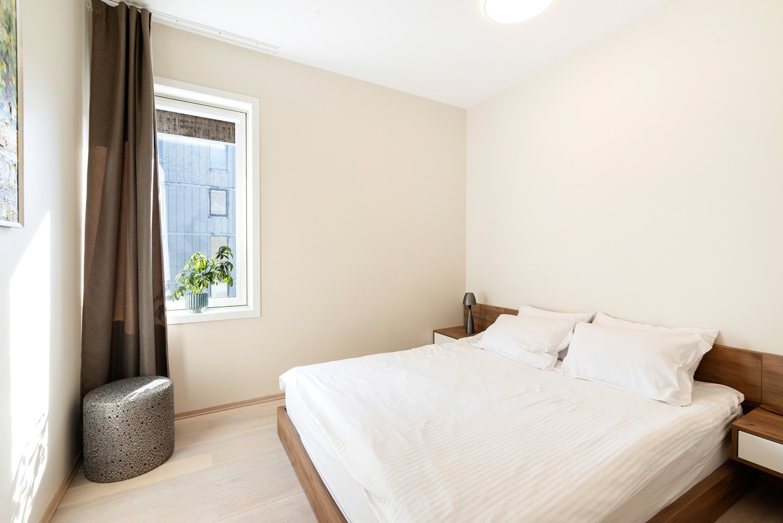 Hovedsoverom med god plass til dobbeltseng Galleribilde