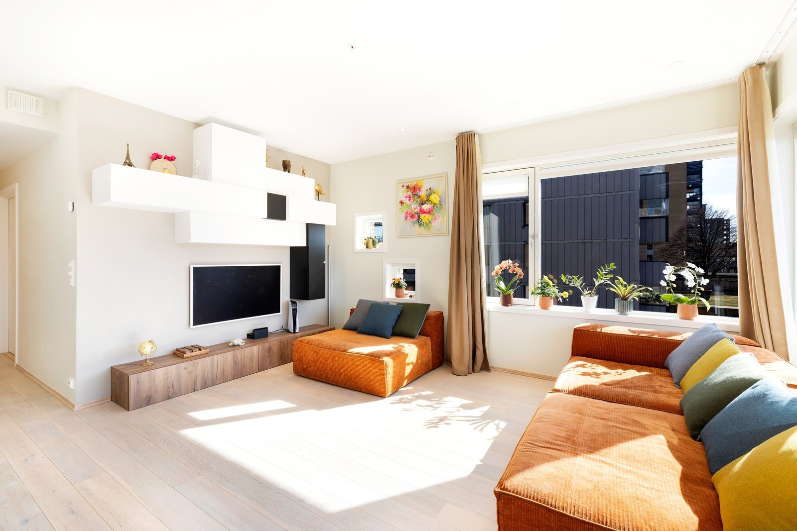 Stue med parkett på gulv Galleribilde