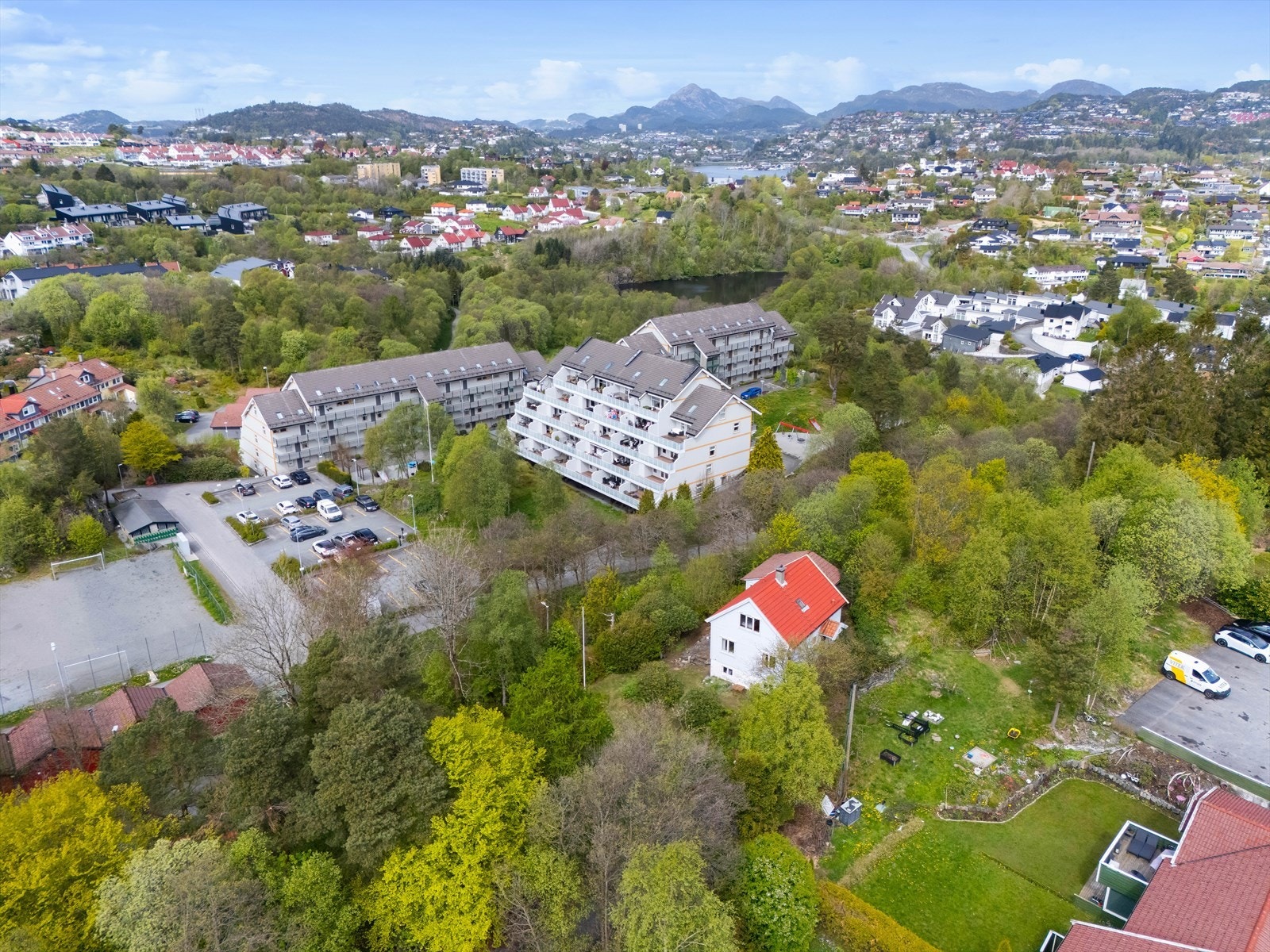 Huset ligger høyt og luftig Galleribilde