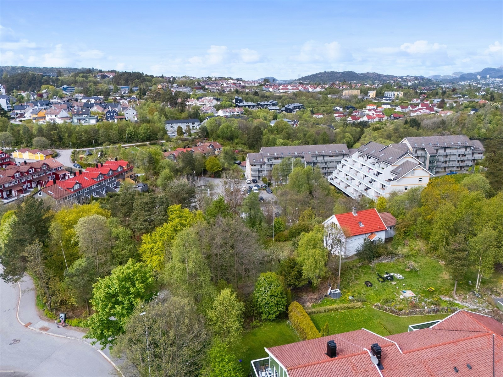 Utsikt mot vest og Knappefjellet Galleribilde