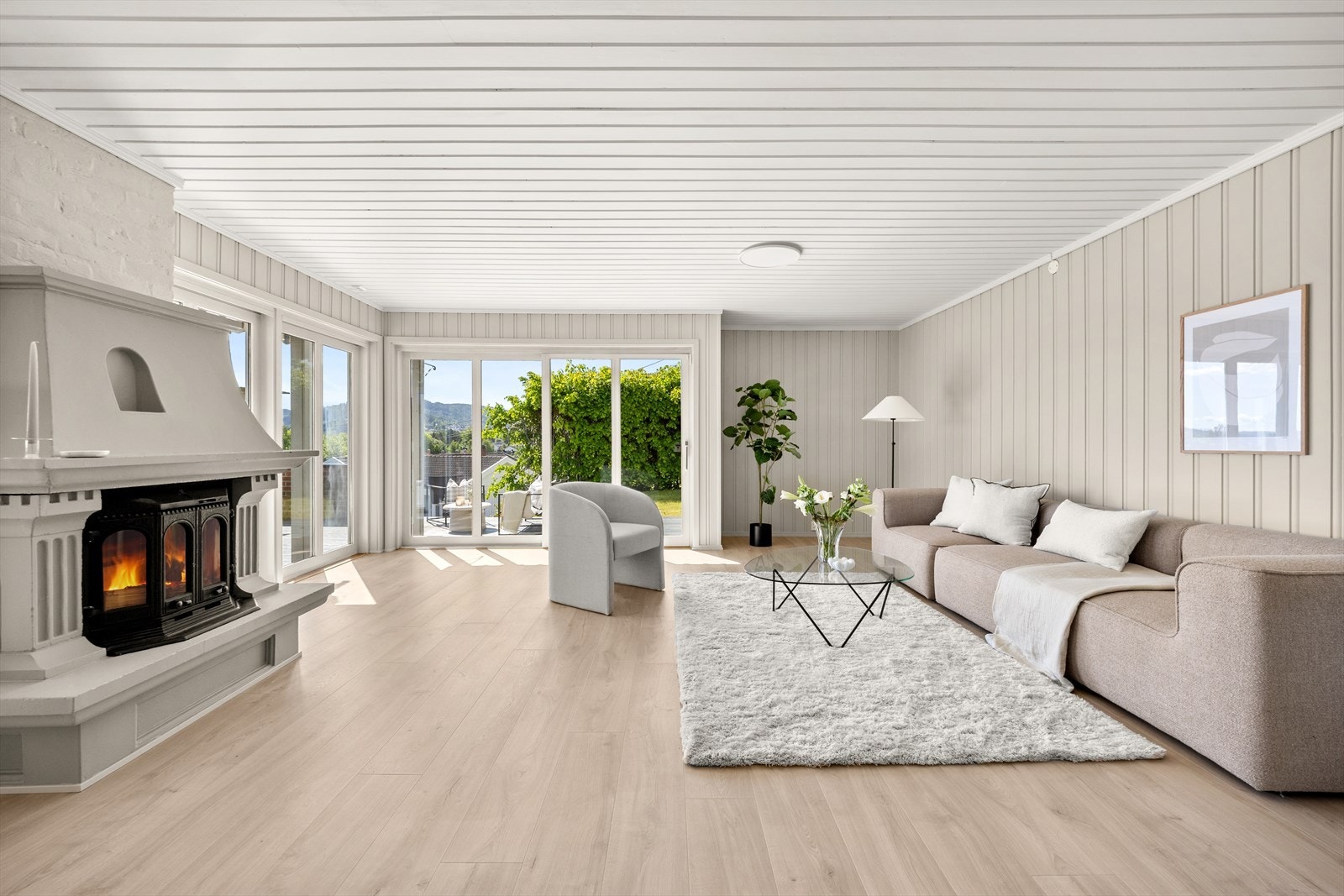 Det er meget god plass for sofakrok og spisestue Galleribilde