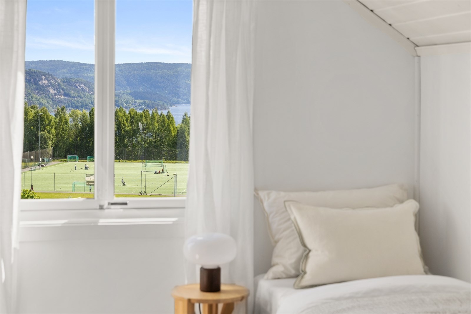 Her er det også utsikt mot fjorden Galleribilde