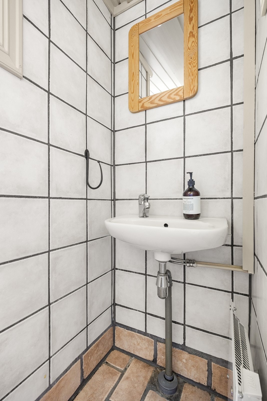 Toalettrom med servant Galleribilde