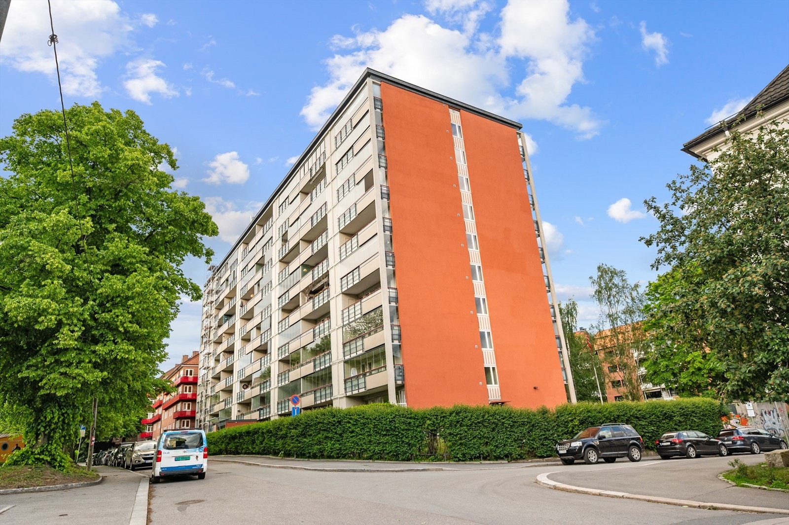 Dynekilgata 15 består av 160 andelsleiligheter og har både fellesvaskeri og to større boder til gratis utlån ved oppussing og flytting. Galleribilde