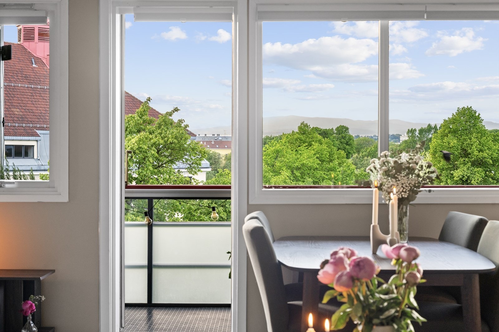 Dette er en høytliggende 2-roms leilighet med nydelig utsikt. Galleribilde