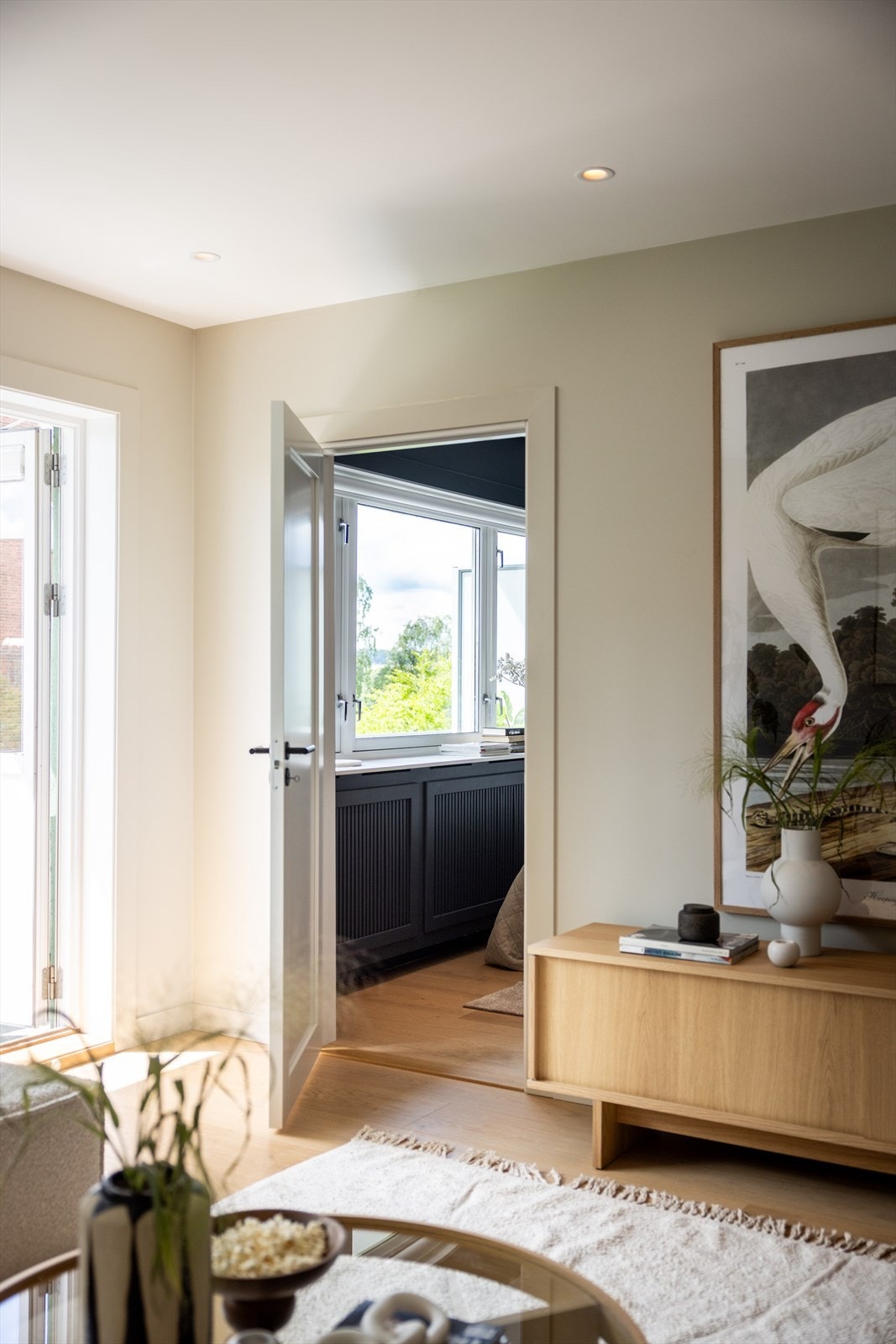 - "Dim to warm" LED downlights i alle rom, med app-styring (Plejd). Perfekt lys for kvelden - Galleribilde