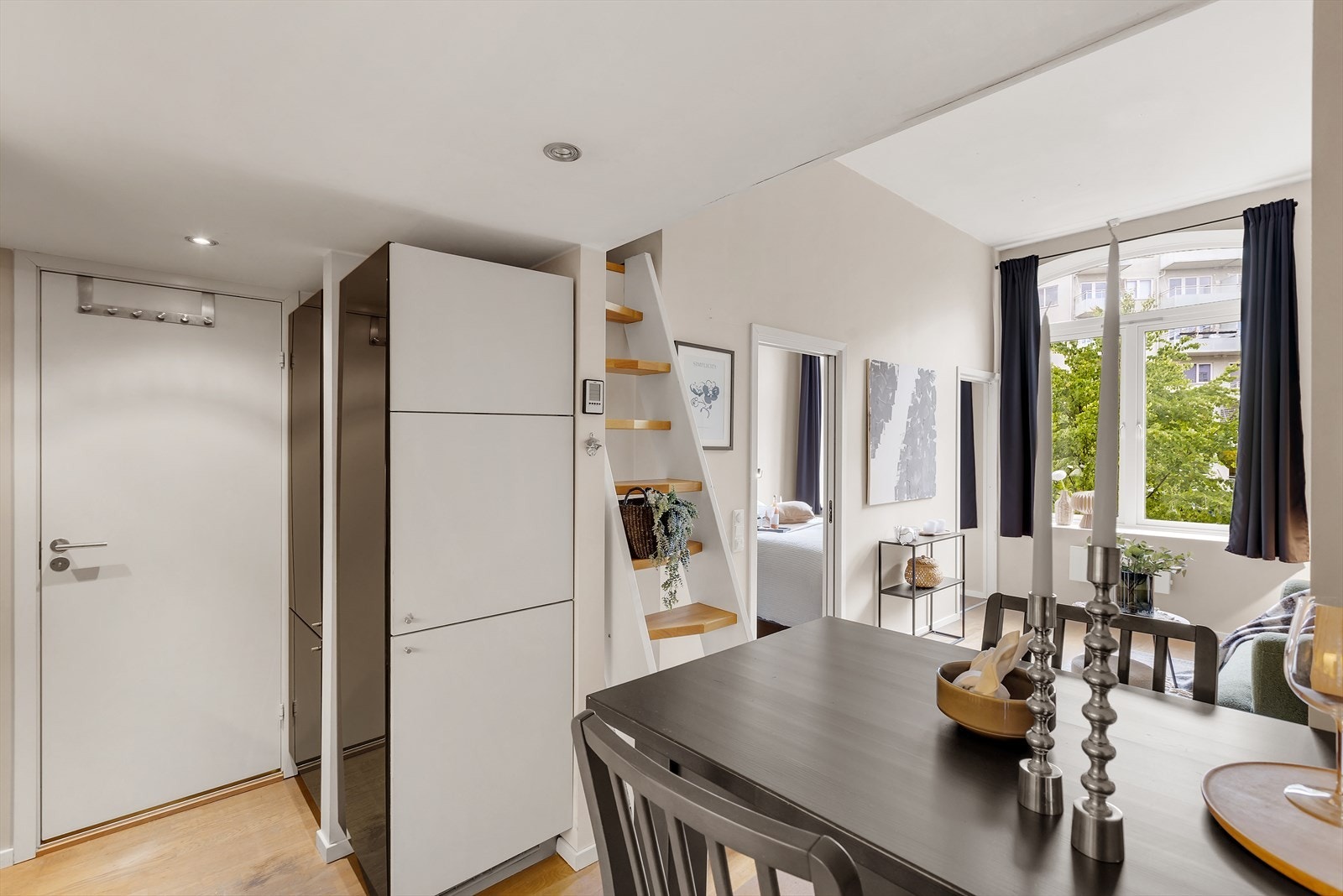 Takhøyden er på ca. 3,24m Galleribilde