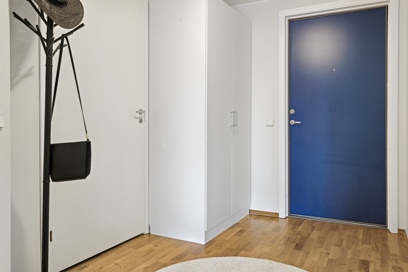 Entrè med god plass for sko og yttertøy. Galleribilde