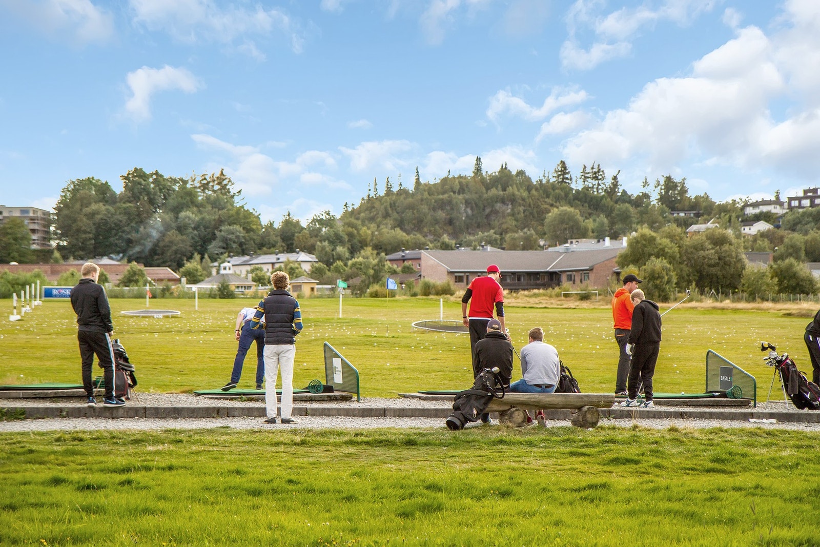 I sommerhalvåret kan du spasere bort til Havstein golfbane. Galleribilde