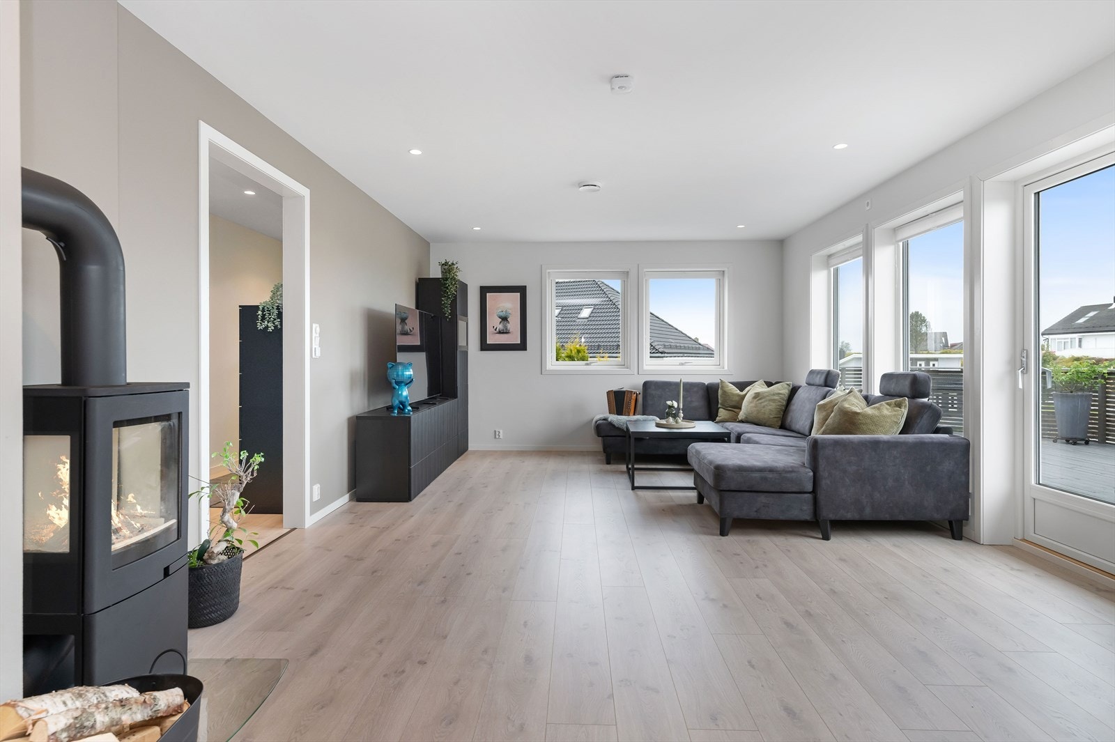 Boligen stod ferdig i 2021 og innehar meget god standard. Galleribilde