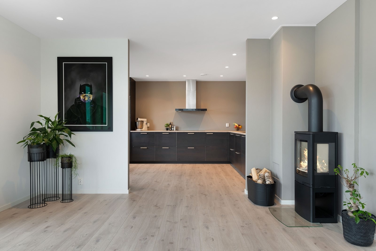 Her har man også vedovn for varme og hygge på den mørke årstiden. Galleribilde