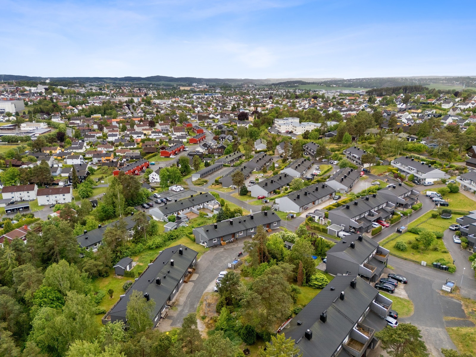 Rett fra utgangsdøren har man tilgang på turområder som blant annet kan ta deg til populære Appelsintoppen. Galleribilde