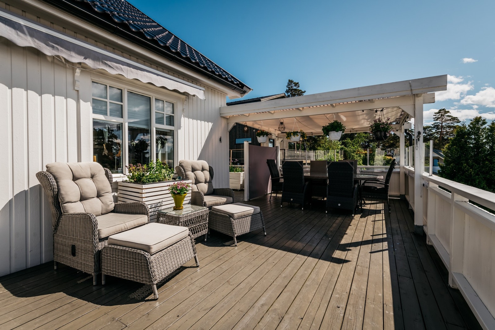 Terrassen ligger vendt mot vest og med meget god kveldssol. Galleribilde