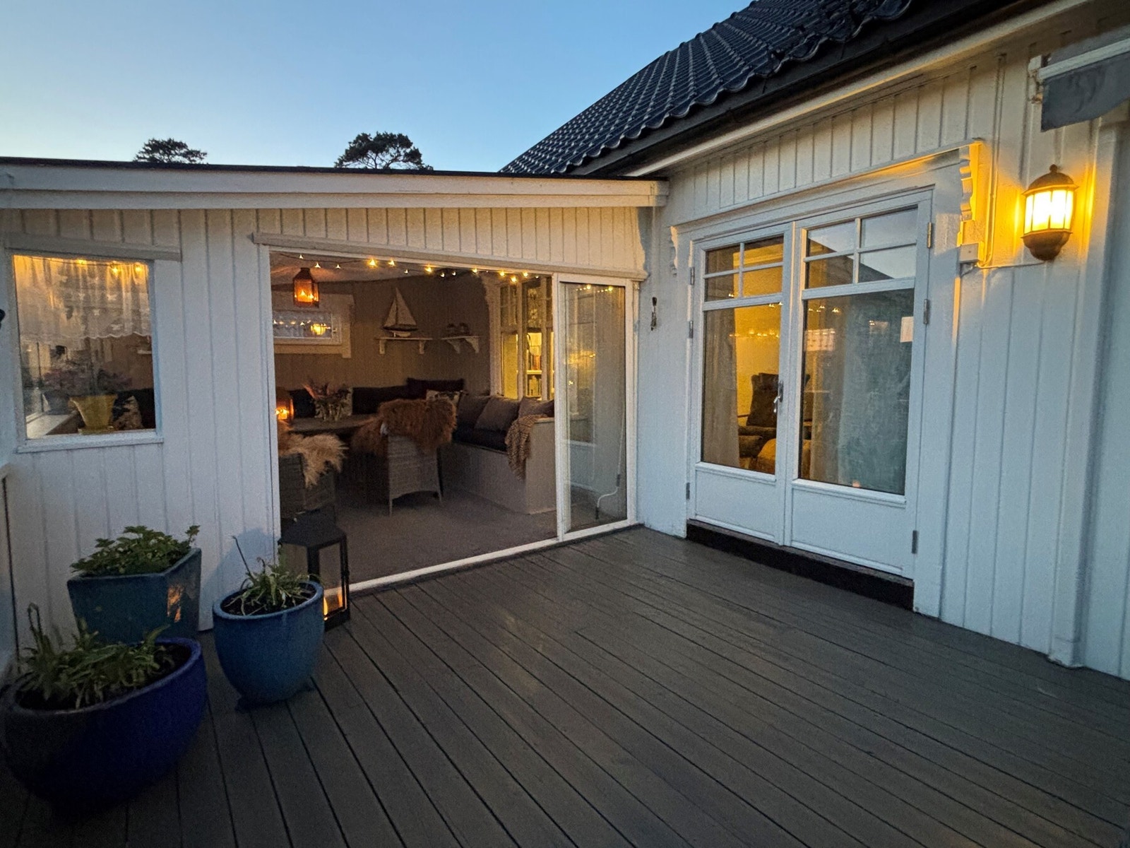 Sommerkveld på vestvendt terrasse Galleribilde