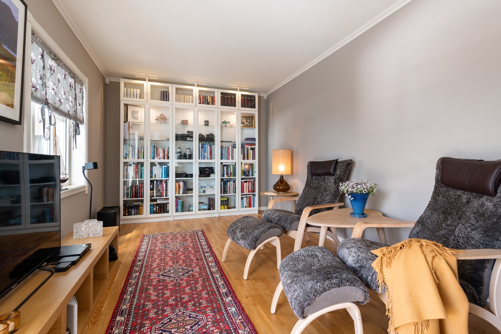 Egen kosekrok med plass til tv. Galleribilde