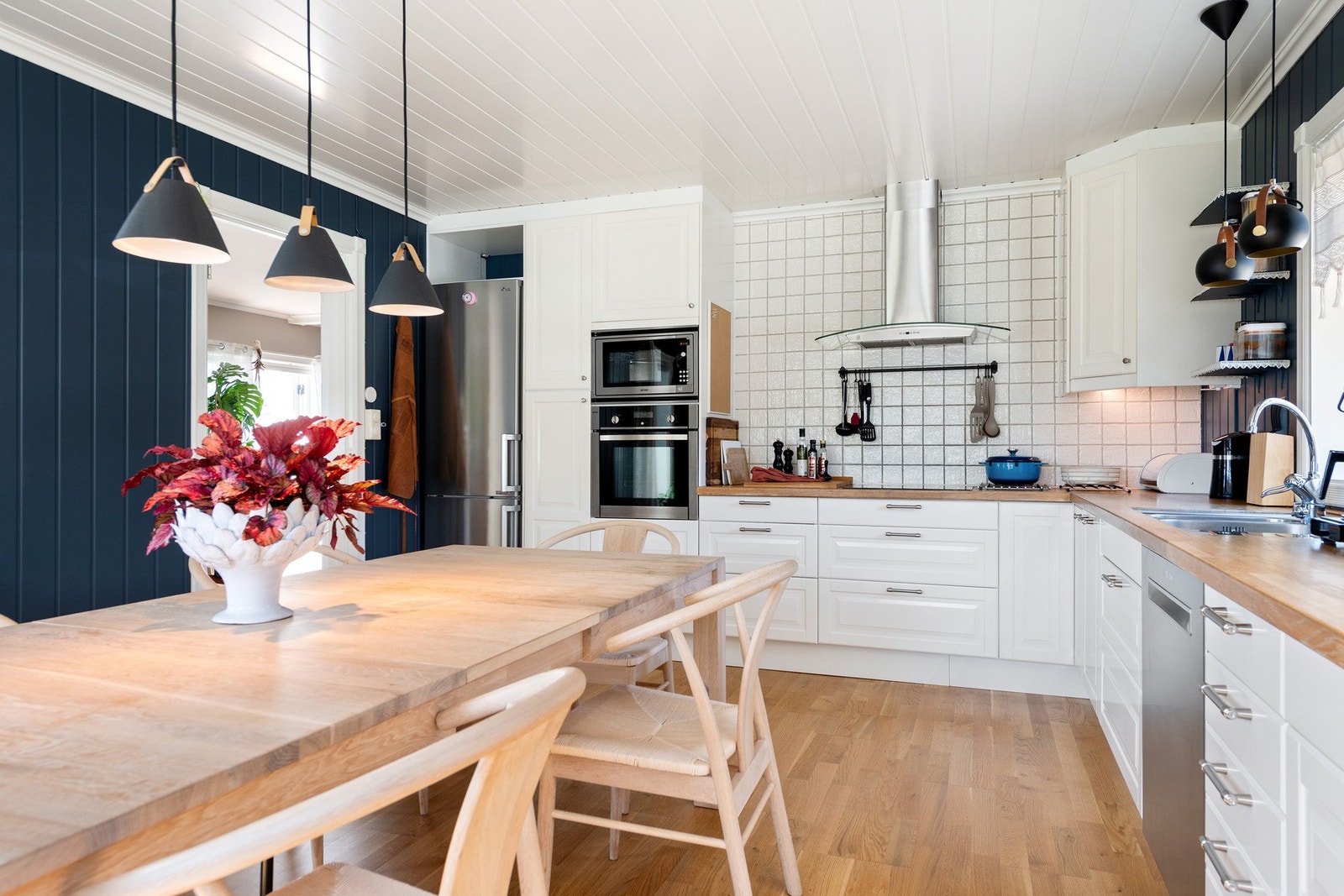 Lyst og trivelig, rett og slett et drømmekjøkken. Galleribilde