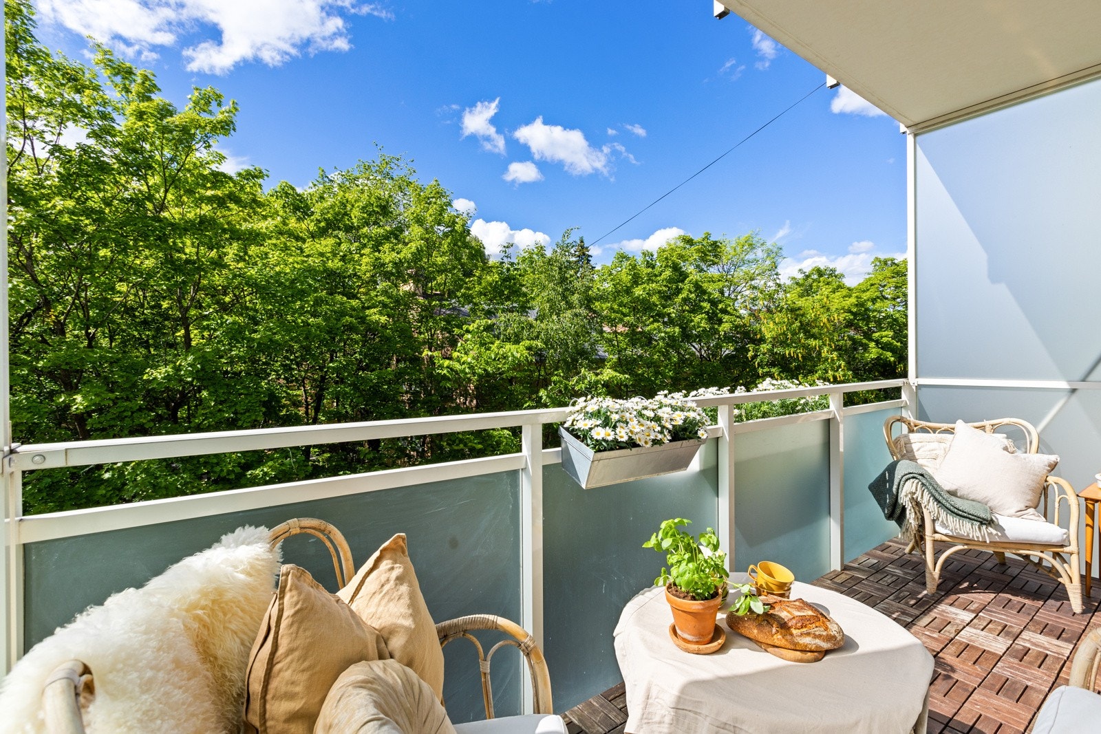 Beliggenheten mot vest sørger for gode solforhold på ettermiddag og kveld. Galleribilde