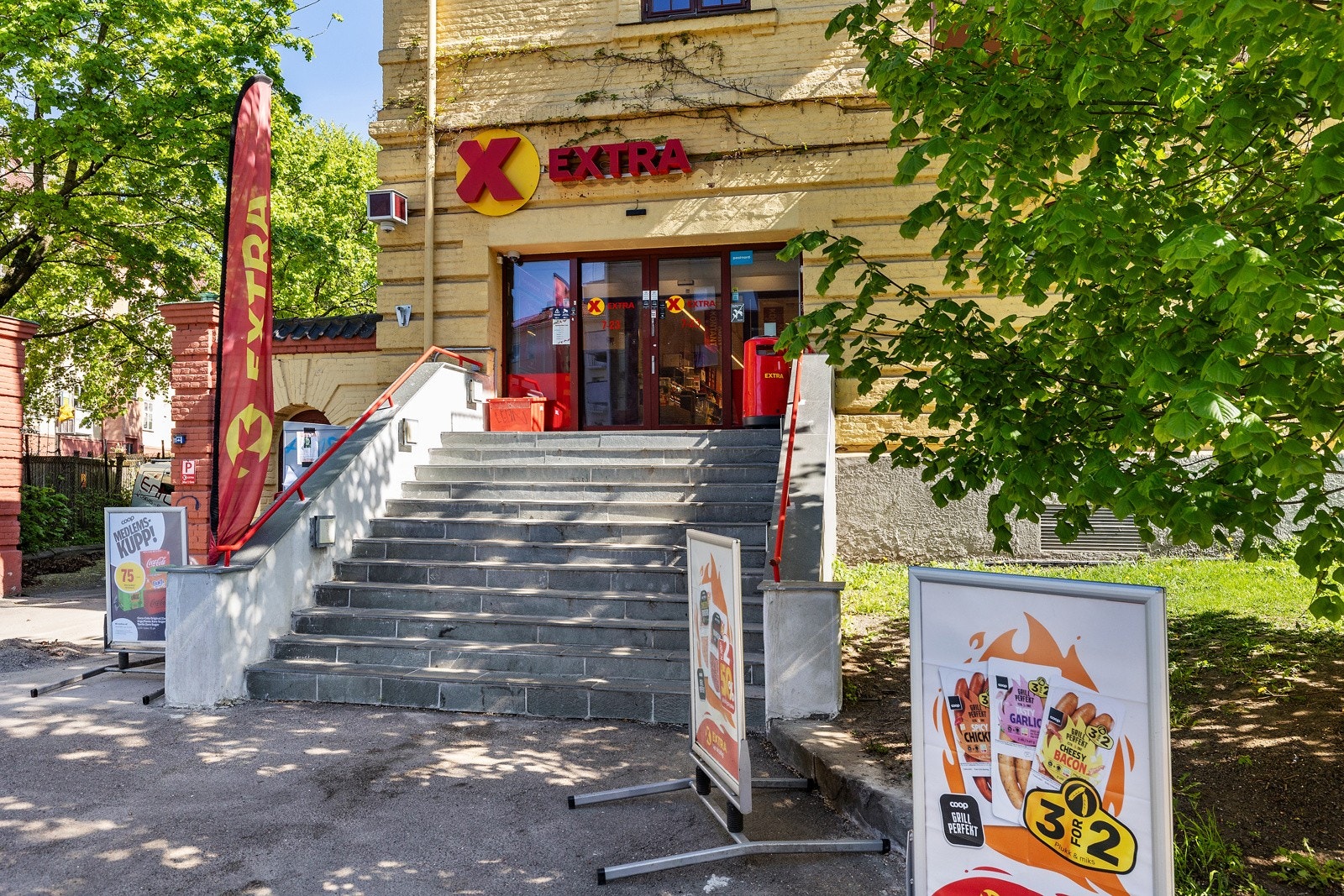 Dagligvarer, cafeer og restauranter finner du i umiddelbar nærhet. Galleribilde