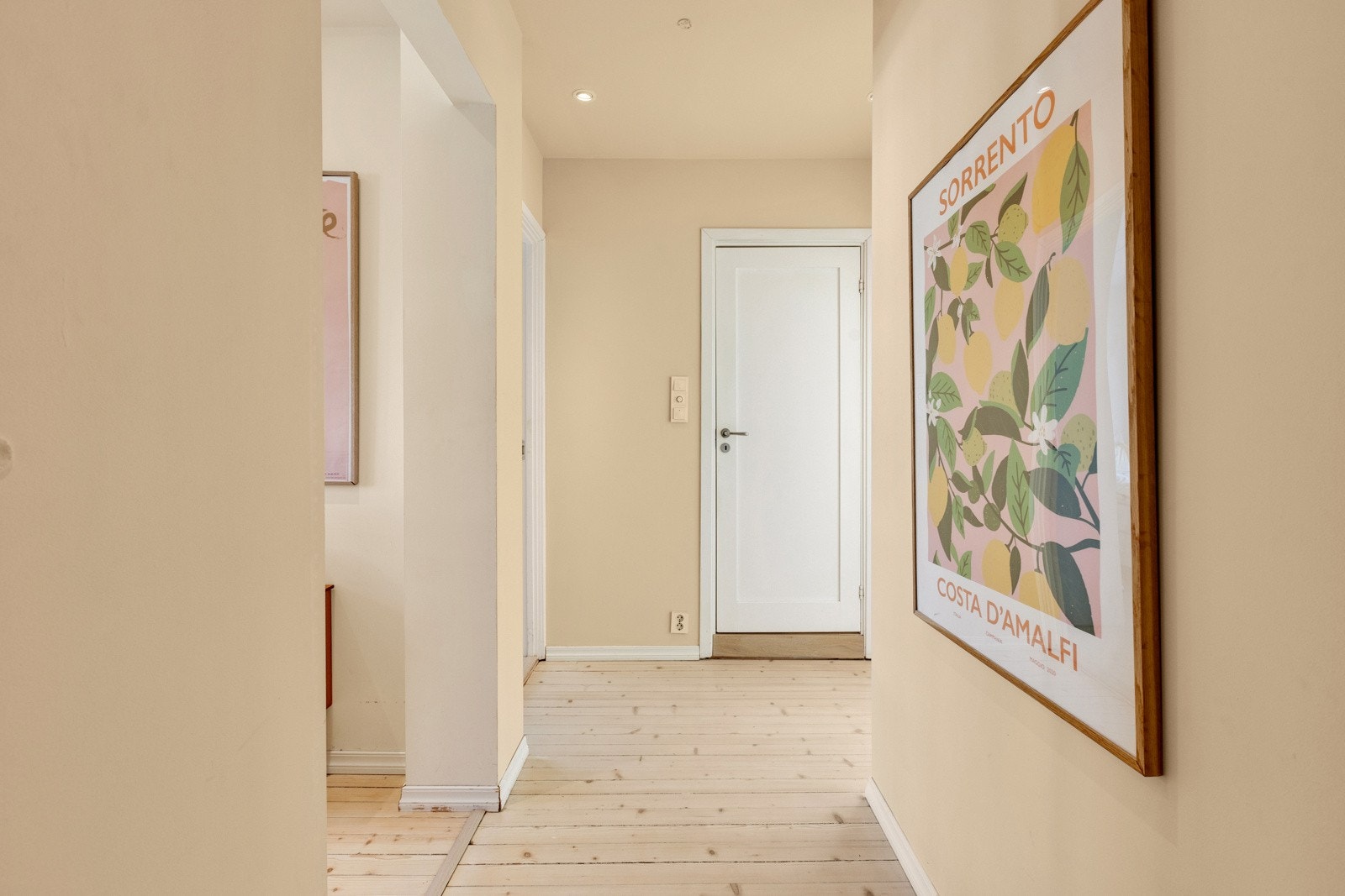 Du ønskes velkommen inn i en hyggelig og praktisk entré. Galleribilde