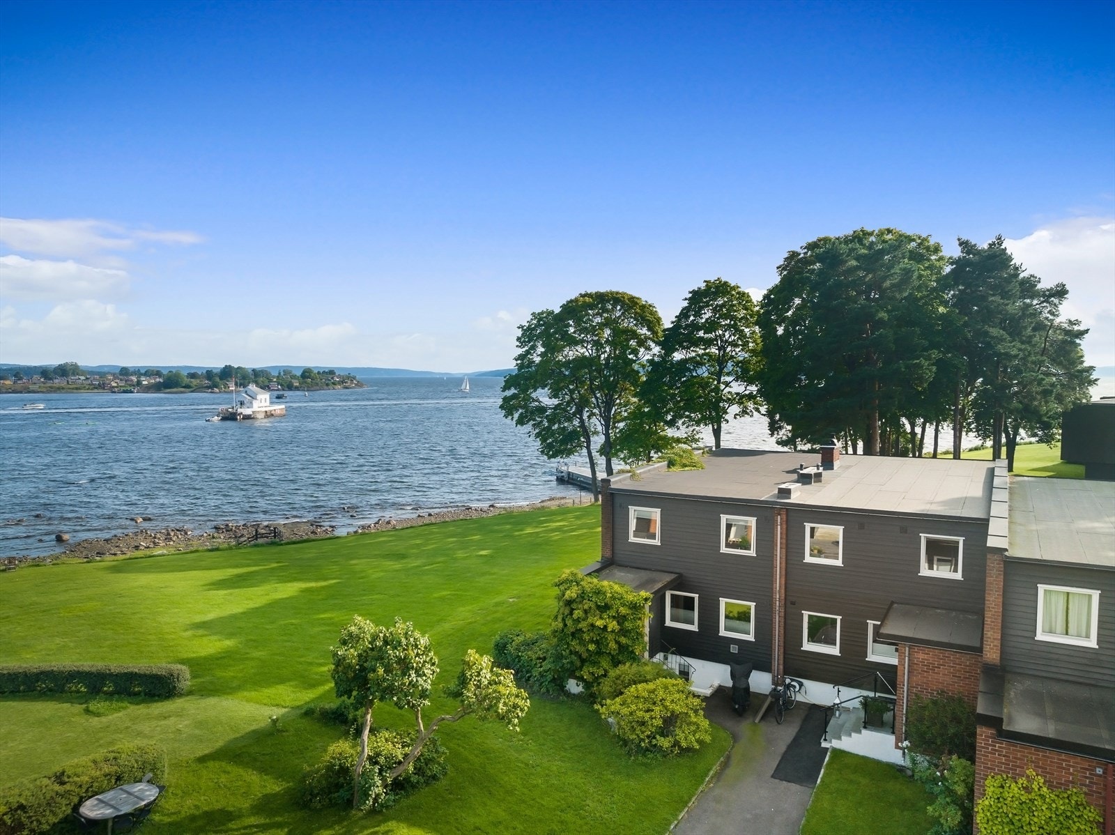 Sjelden mulighet - Fantastisk enderekkehus i første rekke mot Oslofjorden Galleribilde