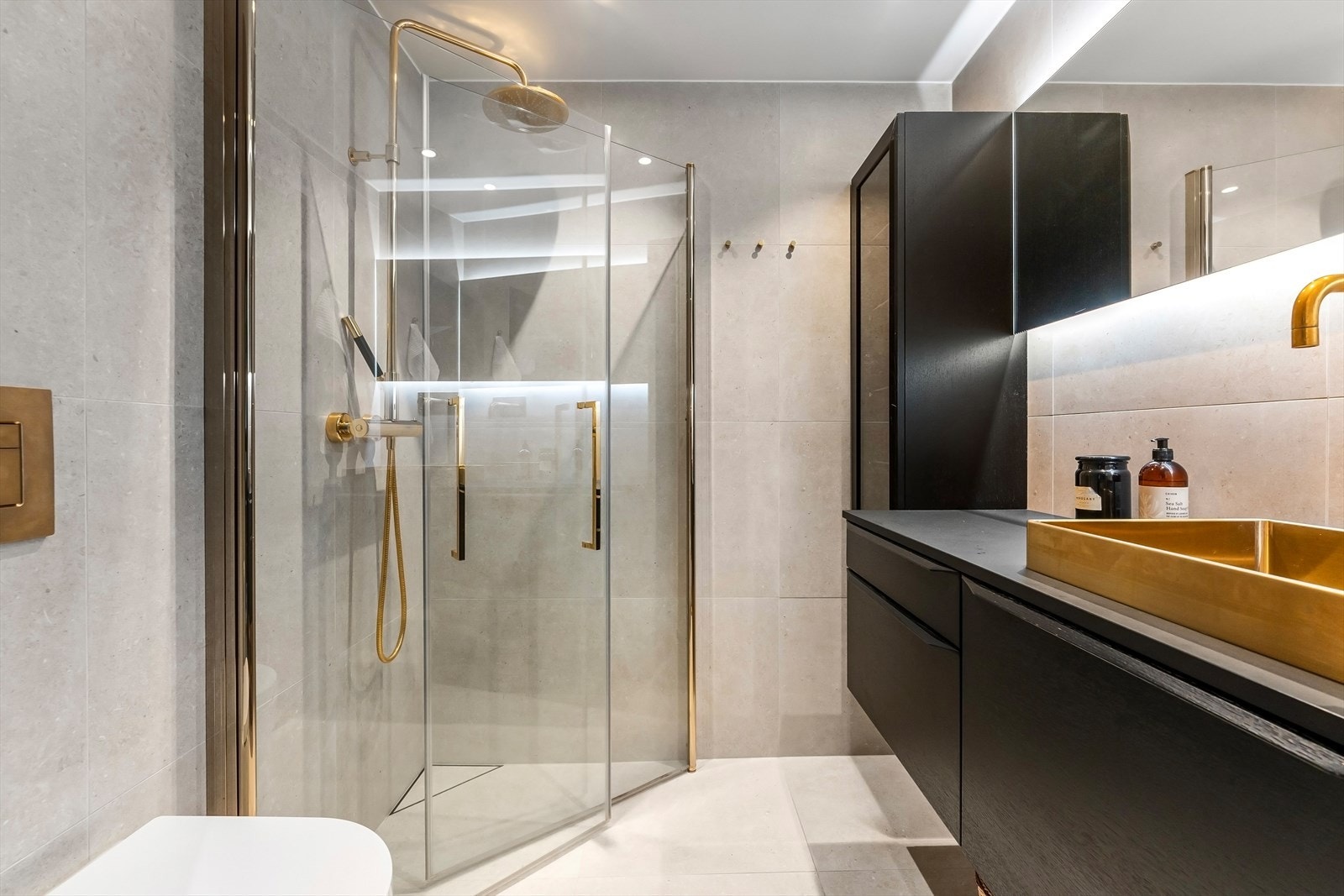 Huset har 4 bad av høy standard Galleribilde