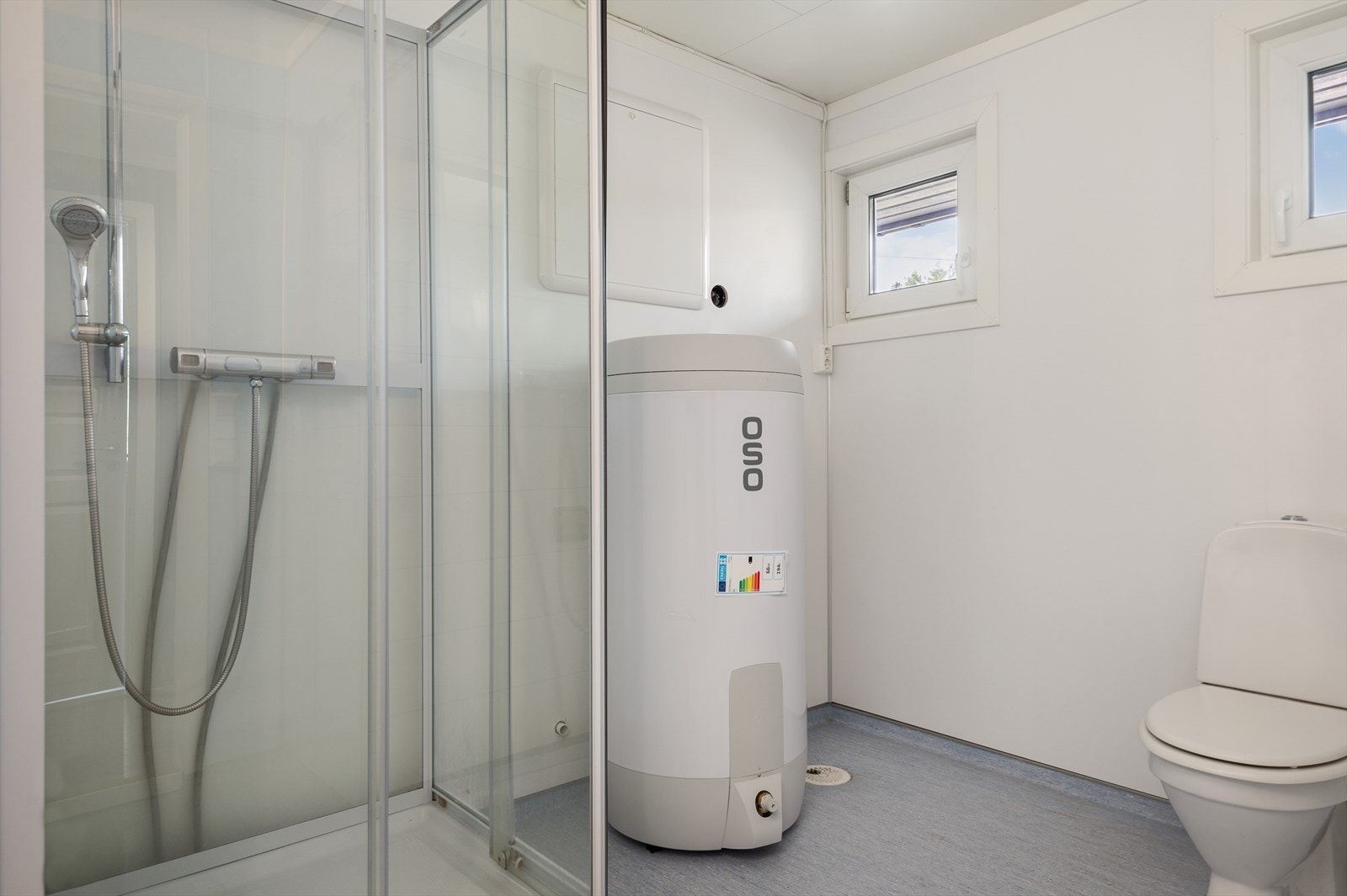 Det ble montert varmtvannsbereder og rør-i-rør system for leiligheten i 2024. Galleribilde