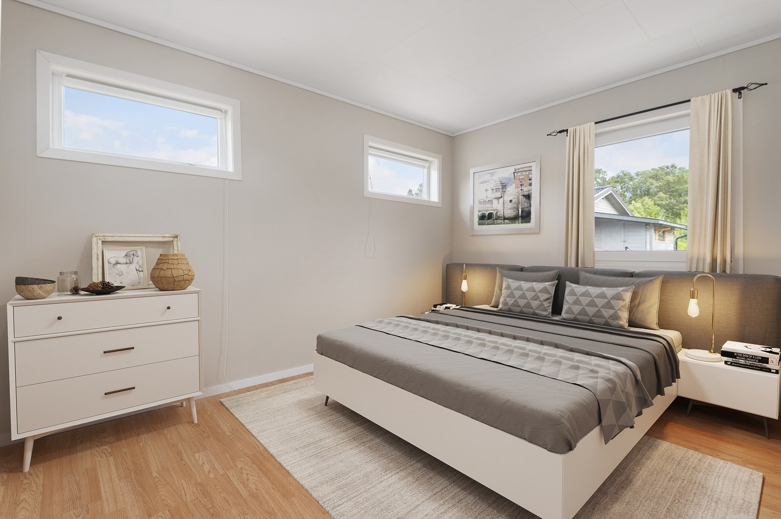 Leilighetens største soverom er på hele 13,5 m² og har vinduer i to retninger. (Digital møblert) Galleribilde