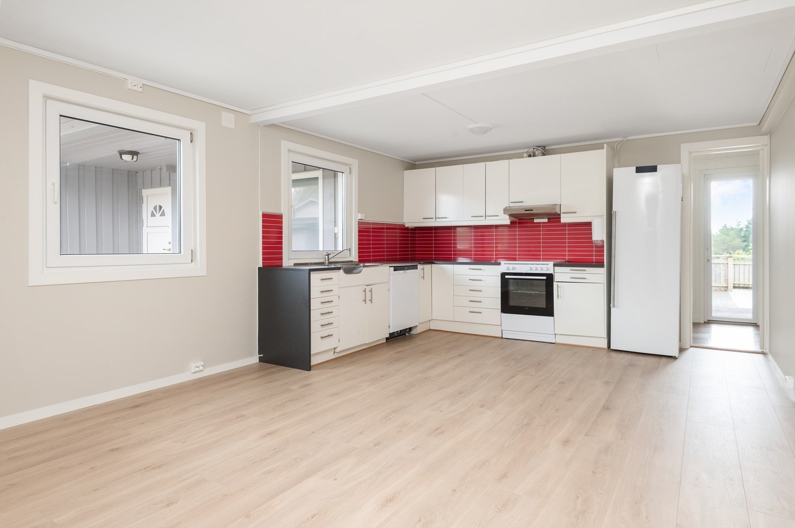 Leilighetens stue/kjøkkenrom er 22,5 m². Galleribilde