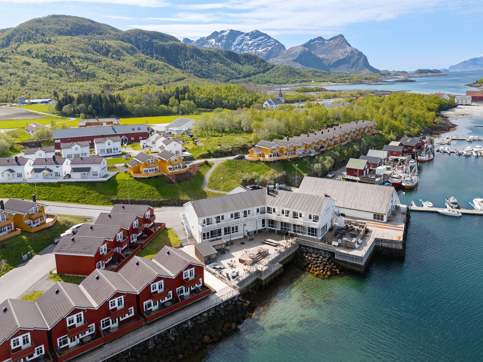 Kort spasertur ned til hotellets serveringsområder Galleribilde