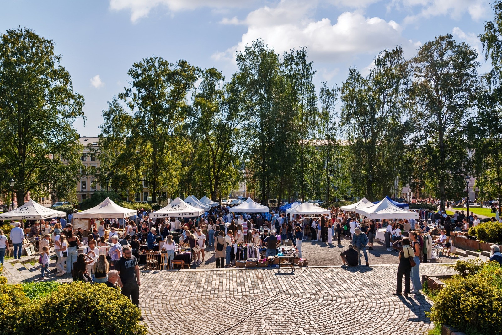 På 7 min. rusler du til fine Birkelunden park. Her arrangeres alt fra loppemarked til Bondens marked. Galleribilde