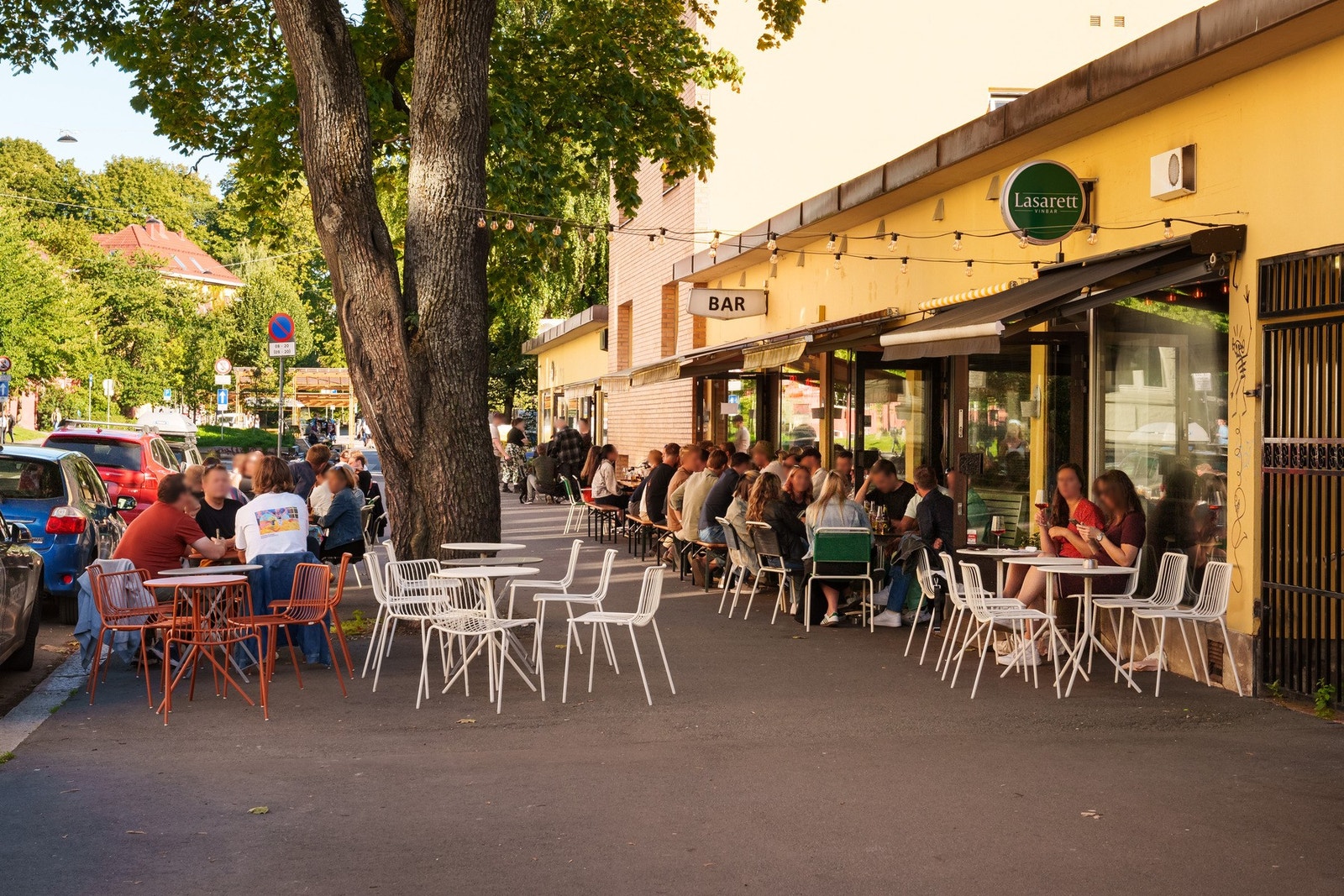 10-12 min gange fra leiligheten finner du "stripa" på Torshov, og flere populære vinbarer og spisesteder Galleribilde