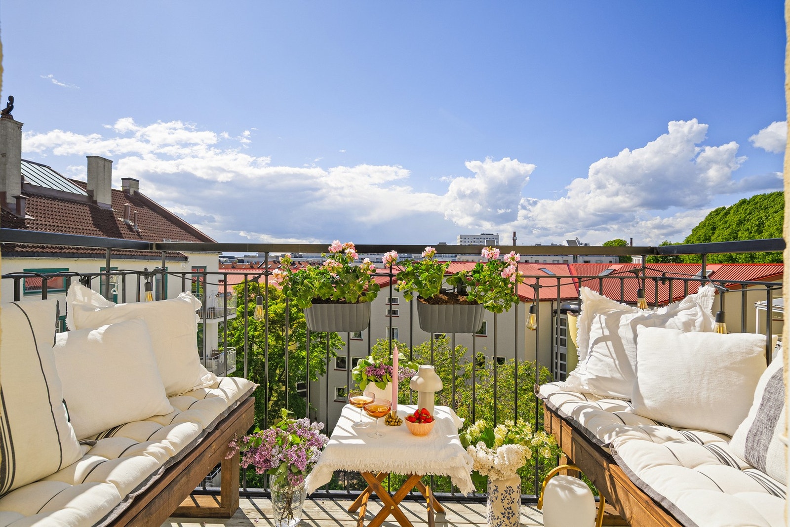 Velkommen til en skikkelig lys og herlig, gjennomgående 3-romsleilighet på øvre Grünerløkka. Galleribilde