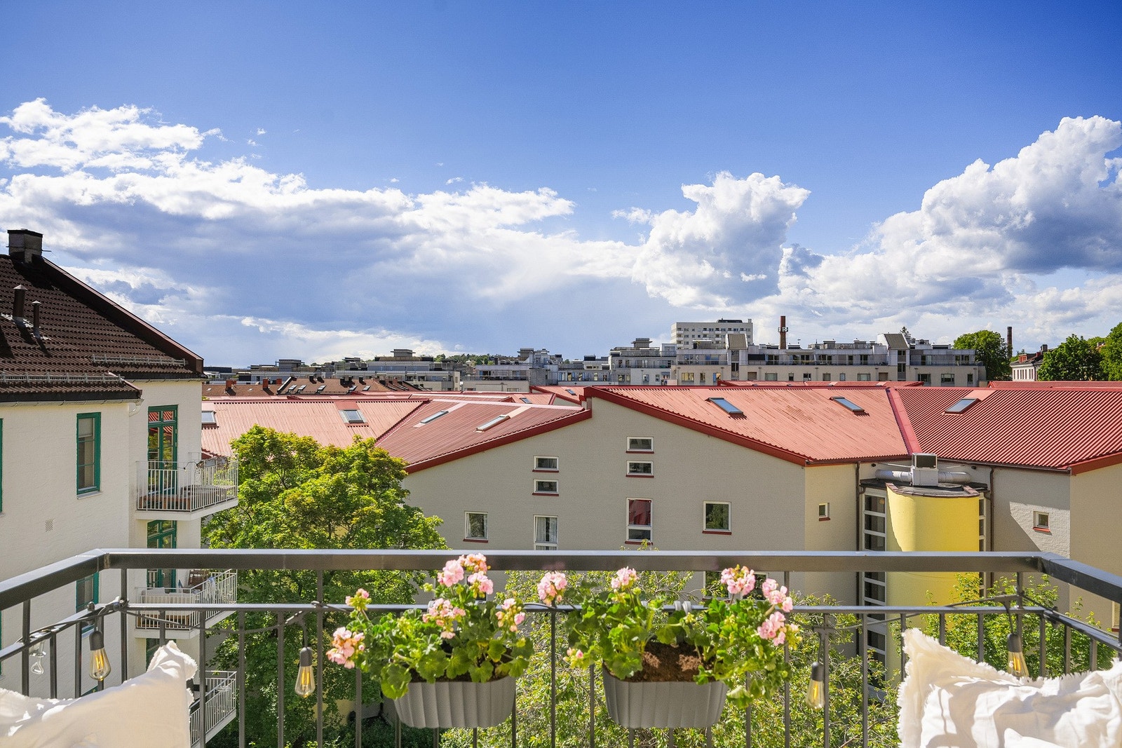 Den vestvendte balkongen ble oppført i 2015. Galleribilde