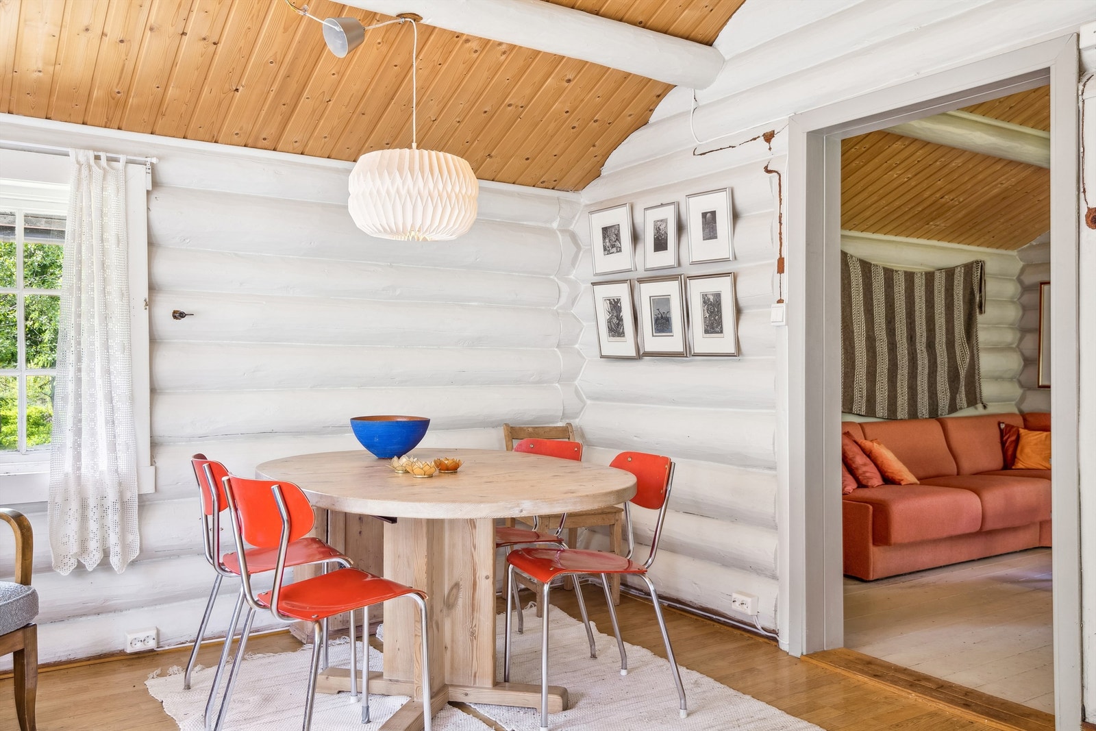 Spiseplassen finner sin naturlige plass i rommet Galleribilde