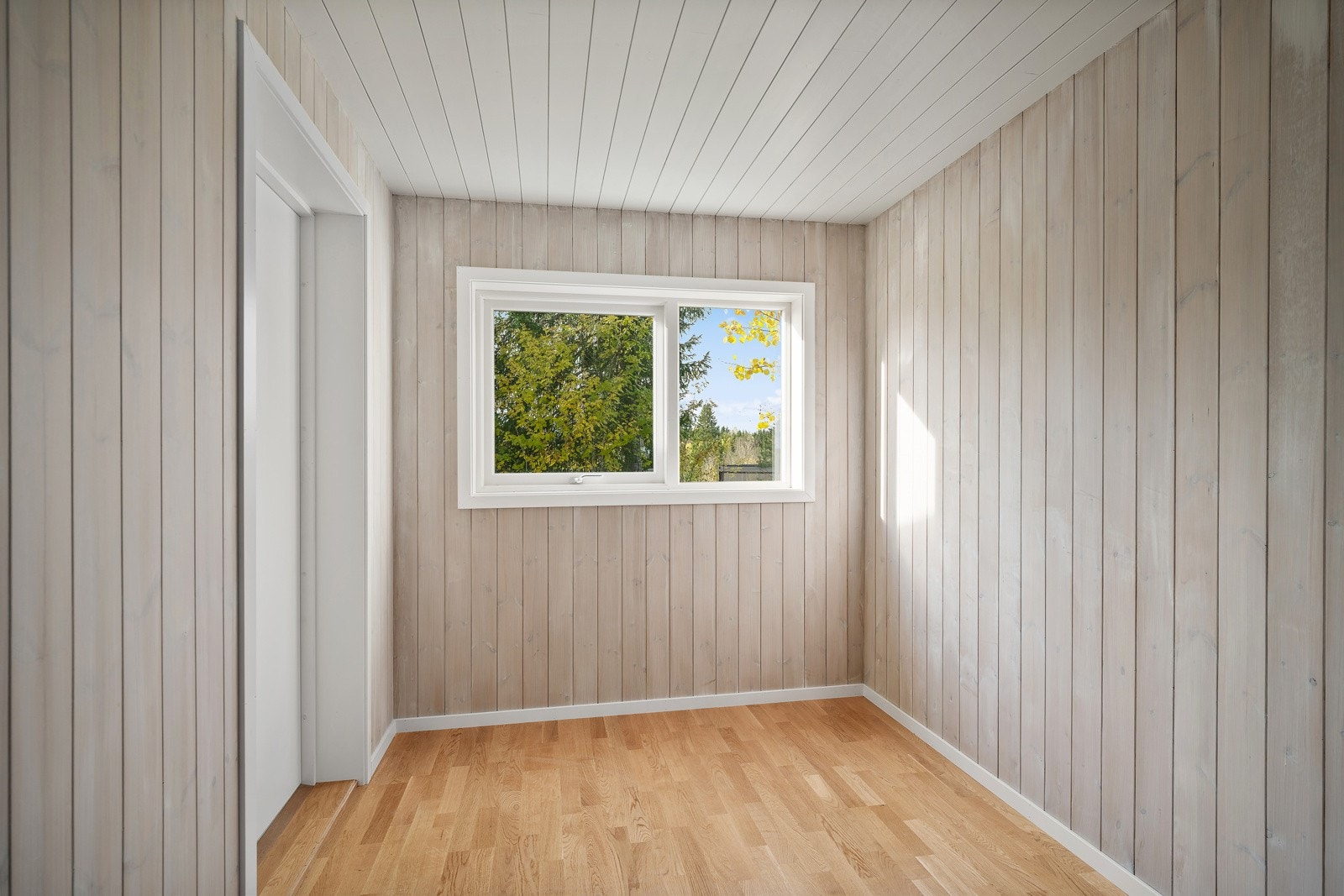 Soverommet i annekset har plass til seng, nattbord og skap. Galleribilde