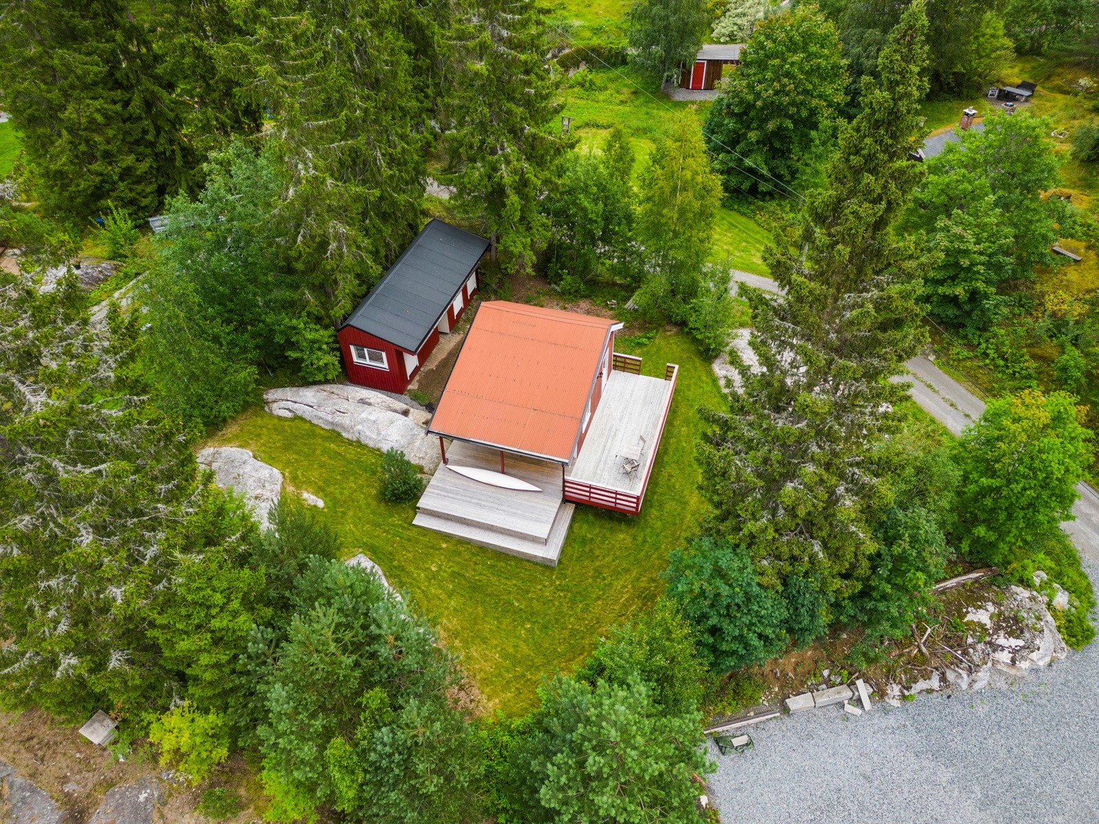 De fleste eiendommene i grenda ble bebygget i etterkrigsårene med små hytter. Galleribilde