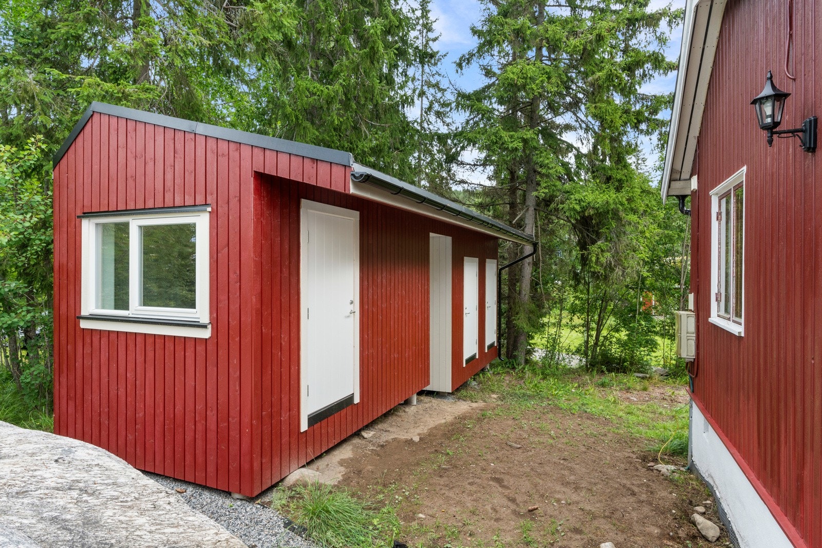 Annekset er av nyere dato og består av et soverom, bod og utedo. Galleribilde