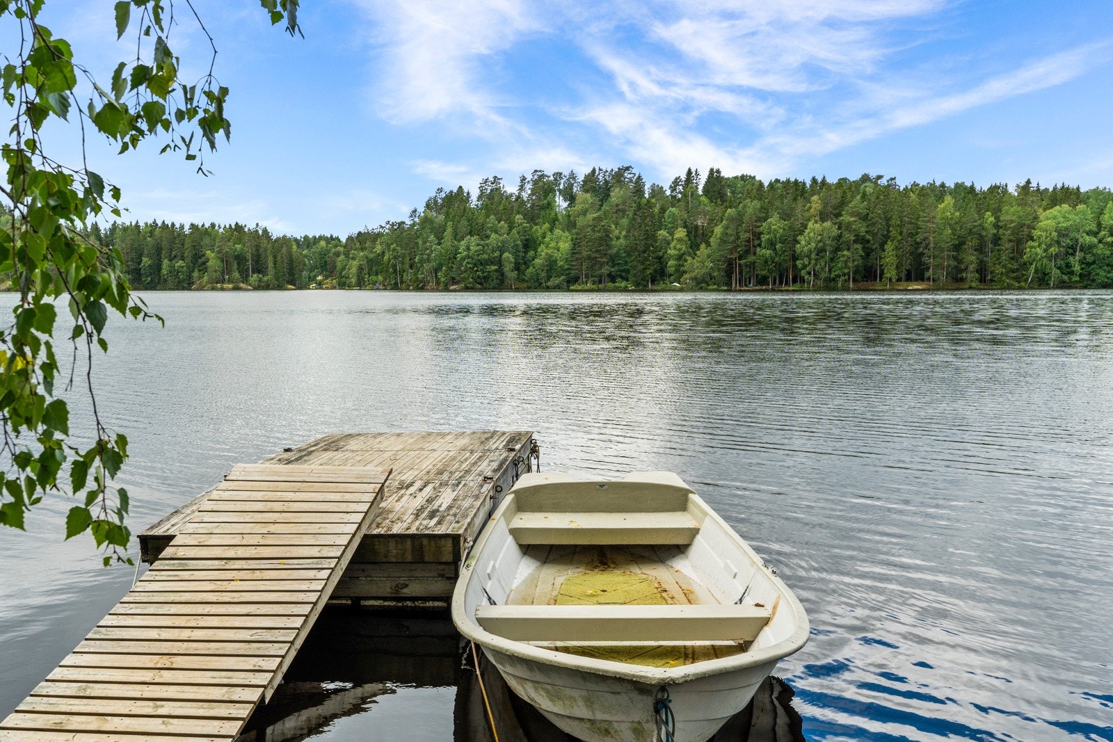 Det er kort gåavstand ned til Langen som byr på gode bade- og fiskemuligheter. Galleribilde
