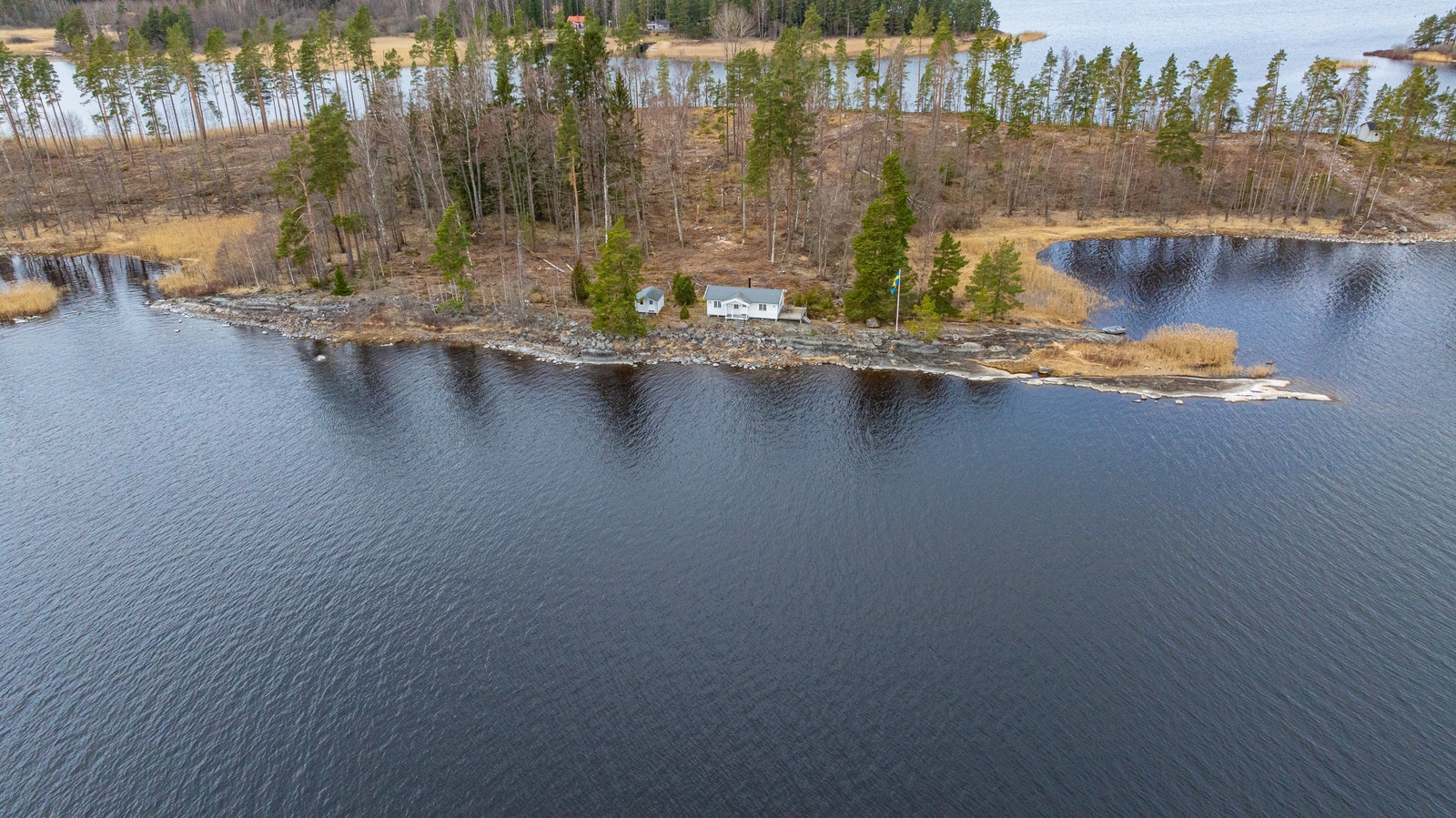 Nyare fritidhuset på ön Galleribilde