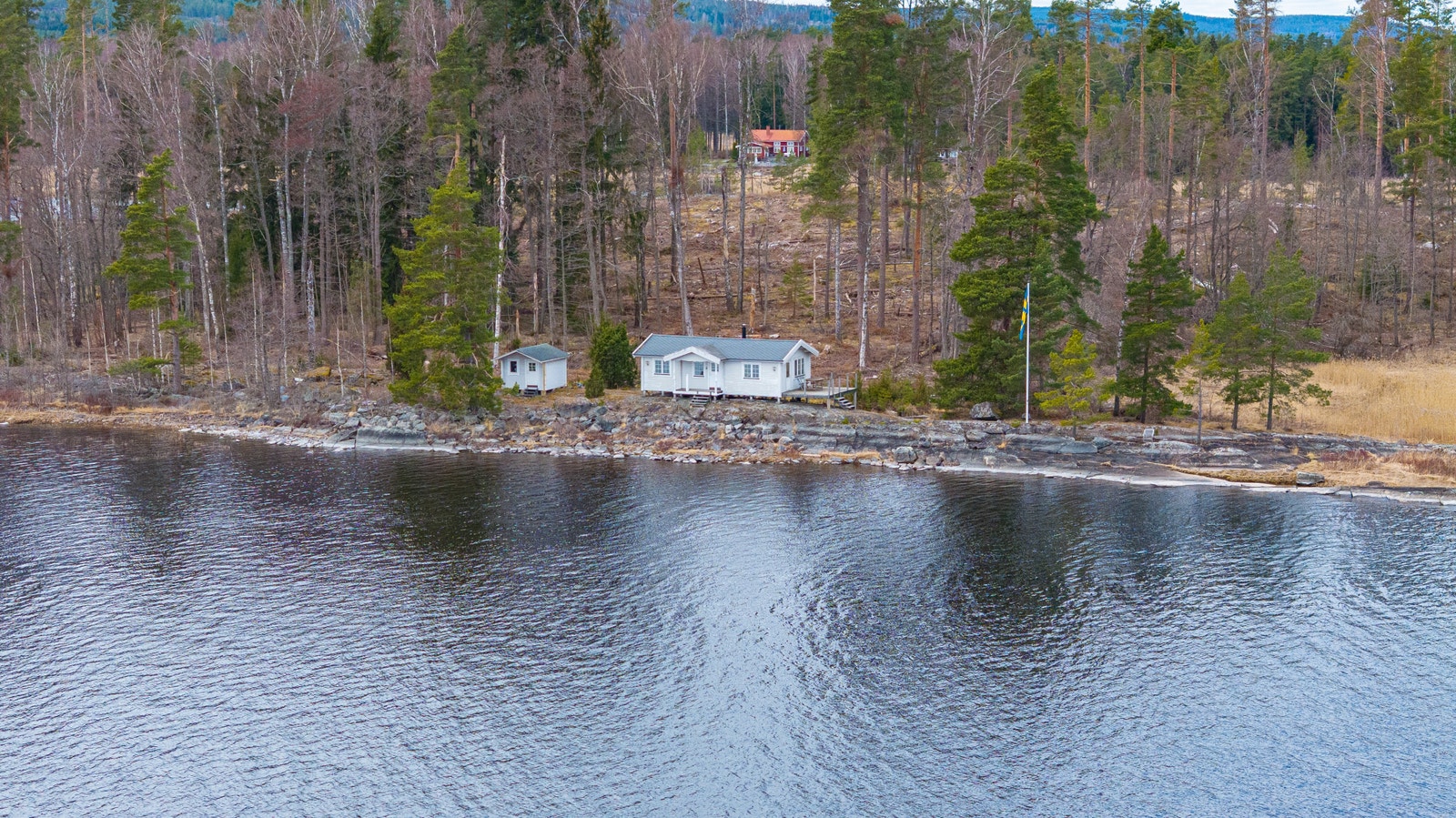 Nyare fritidhuset på ön Galleribilde