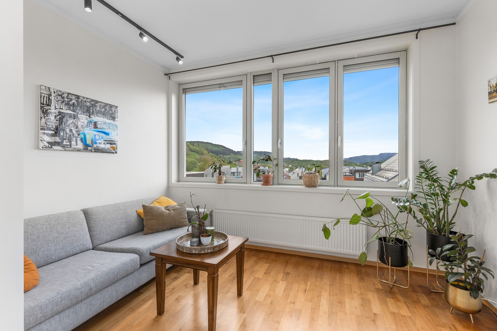 Loftstue på 17,5 kvm. Perfekt ungdomsavdeling eller til anledninger der man får et større besøk. Galleribilde