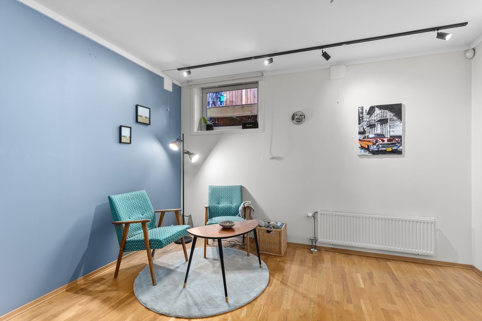 Vel nede møtes du av en stor kjellerstue på 17 kvm. Opprinnelig tegnet inn som bod men benyttes fint som en kjellerstue. Galleribilde