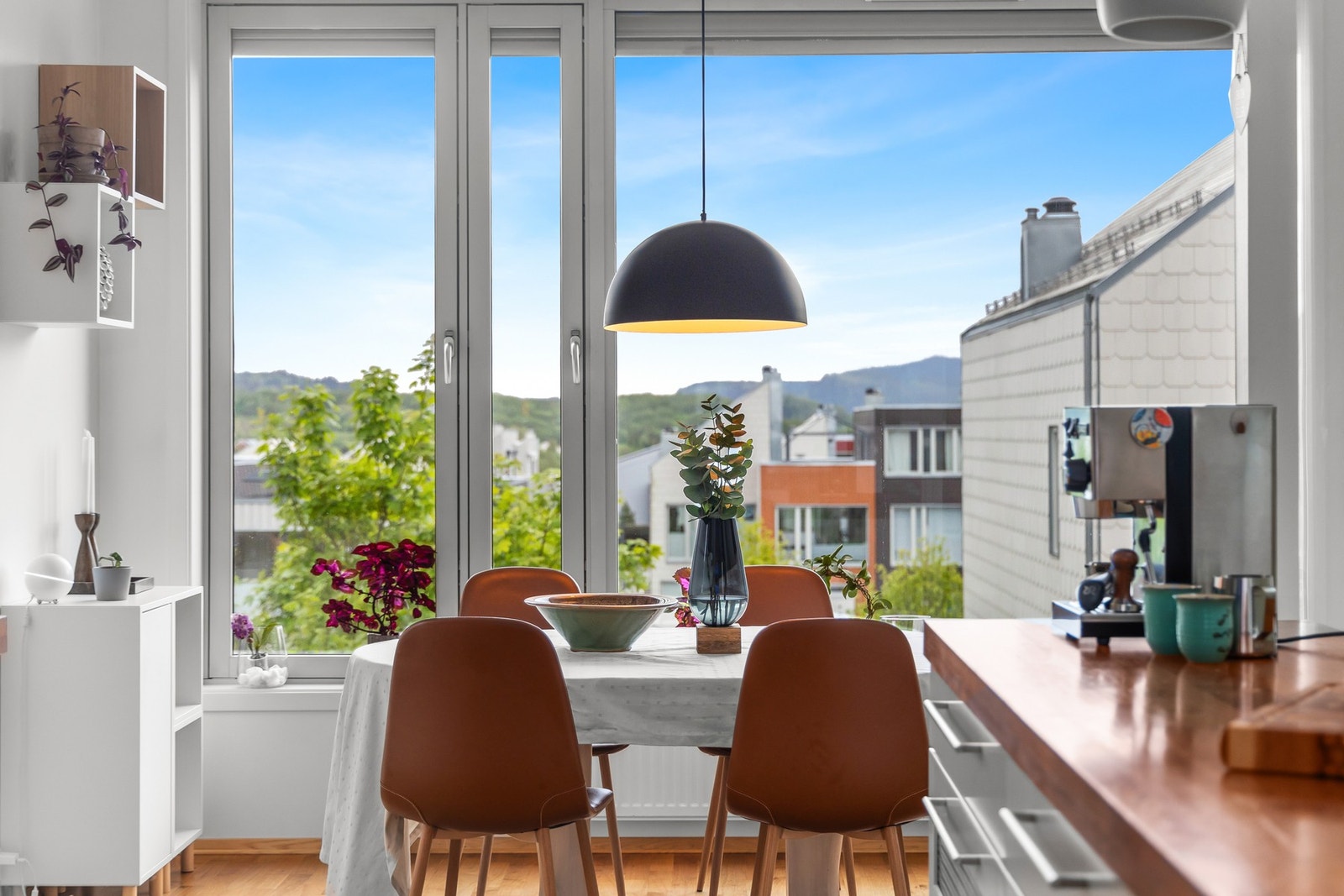 Endebeliggenheten gir deg litt ekstra utsikt over nærområdet. Galleribilde