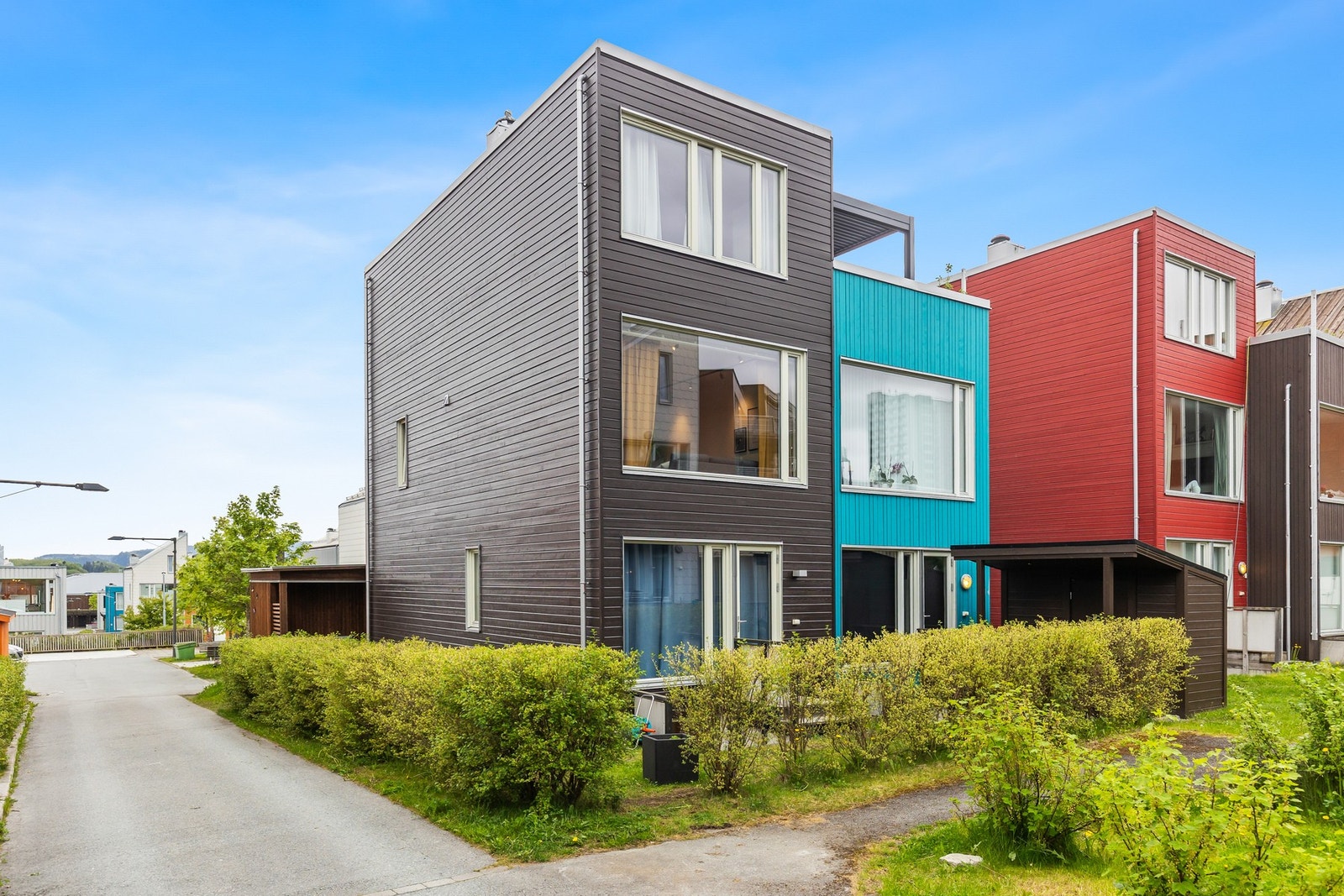 Velkommen til Signe Swenssons veg 46 - en moderne og velholdt bolig over 4 plan med endebeliggenhet. Galleribilde