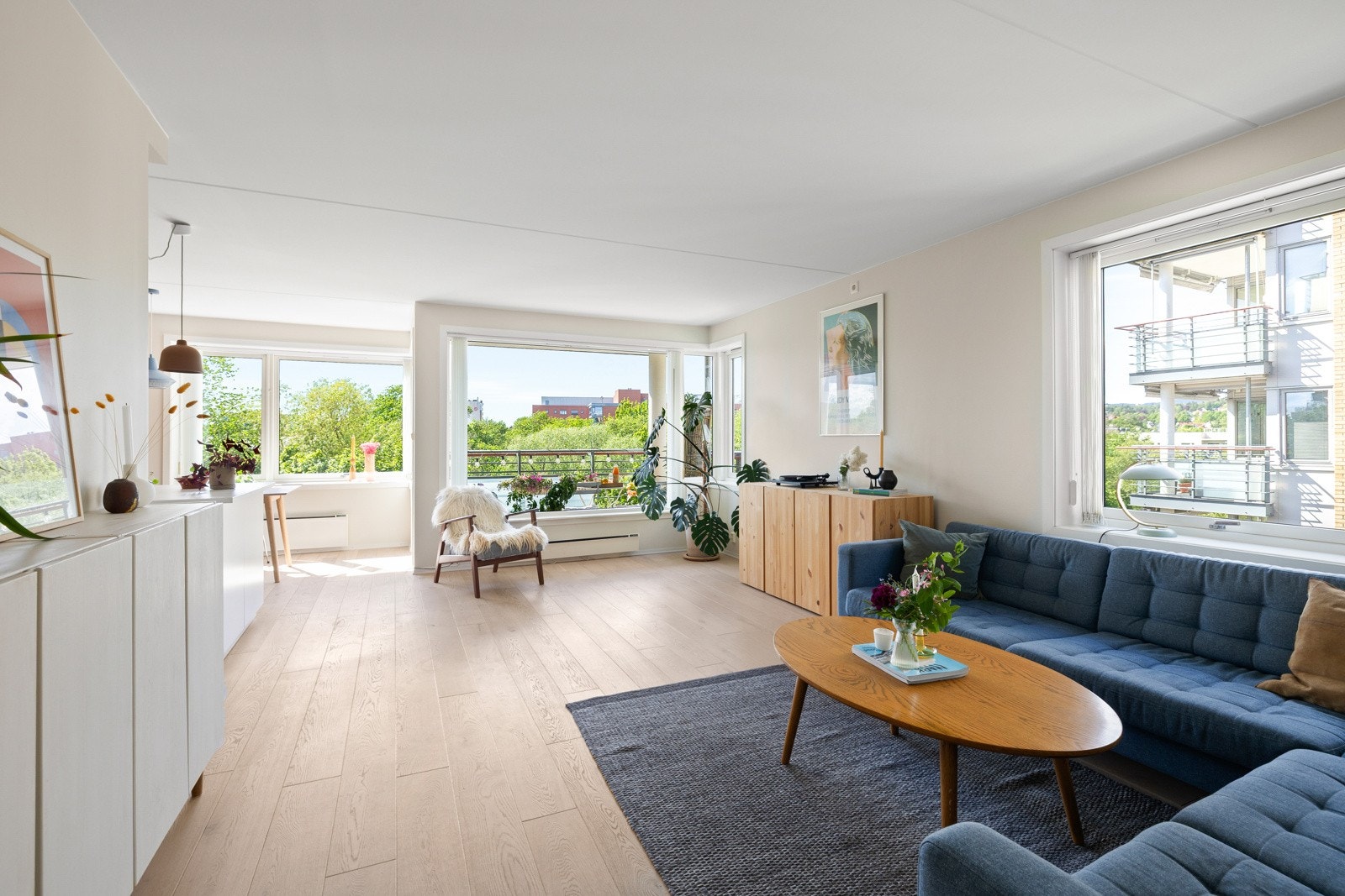 Leiligheten er fra 2004 og holder en gjennomgående god standard. Parkettgulvet ble byttet i 2020. Galleribilde