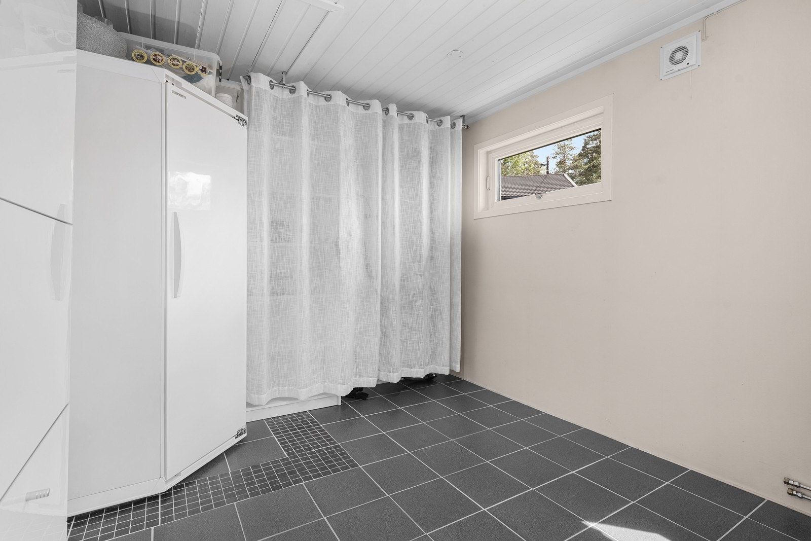 Vaskerom Galleribilde