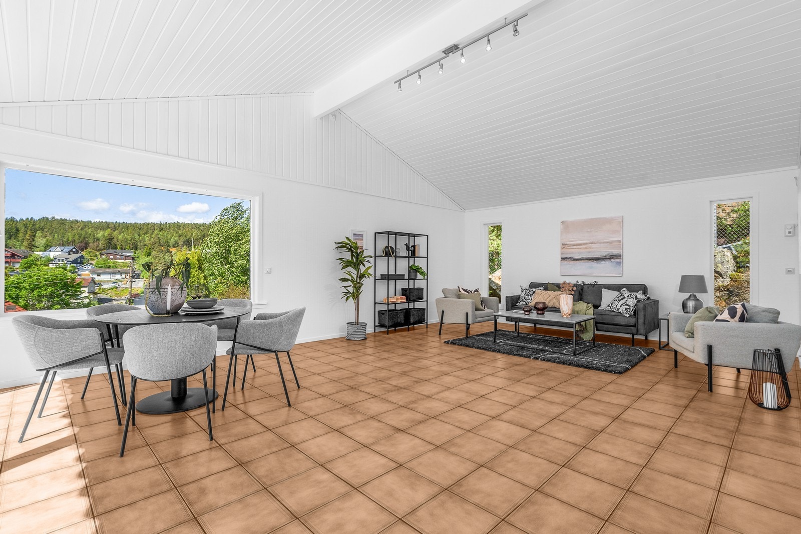 Romslig stue med god plass til ønsket møblement Galleribilde